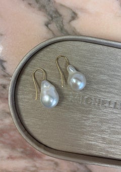 Drop Earrings with Baroque Pearls in 18K gold