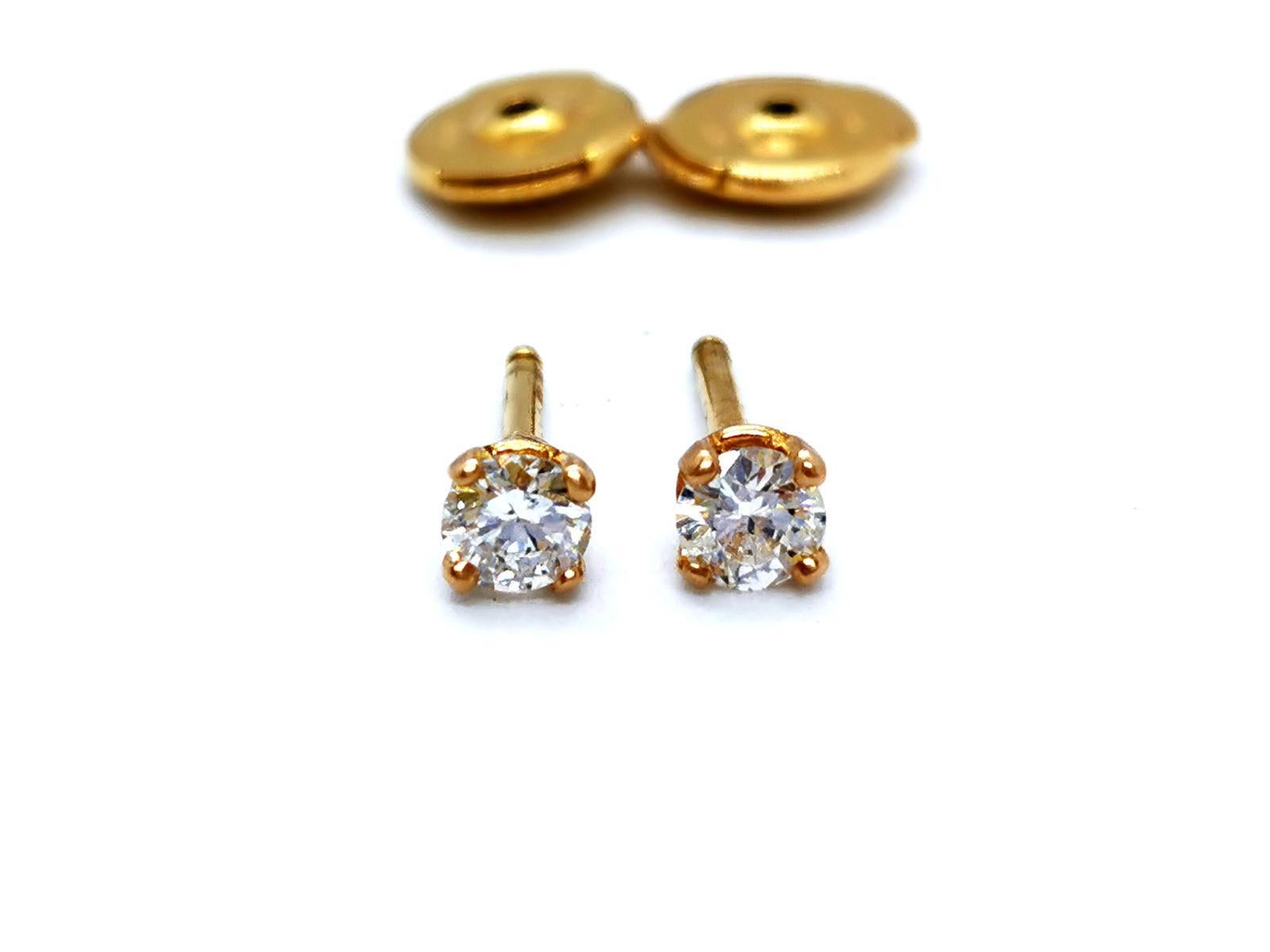 Earrings golden yellow 750 mils (18 carats). chip set with two brilliant cut diamonds of 0.17 ct each. total weight diamonds: 0.34 ct. clasp alpa. crimp claws 4. dimensions: 0.44 cm x 0.44 cm. total weight: 1.48 g. excellent condition
