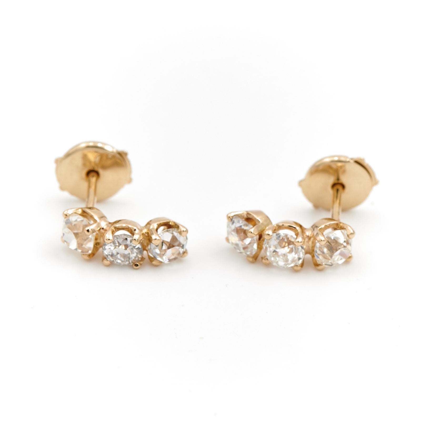 Pair of earrings in yellow gold 750 thousandths (18 carats) tested. 6 antique cut diamonds. about 0.23 ct each. total diamond weight: 1.38 cts. alpa clasp. dimensions: 1.30 cm x 0.43 cm. total weight: 3.08 g. excellent condition

