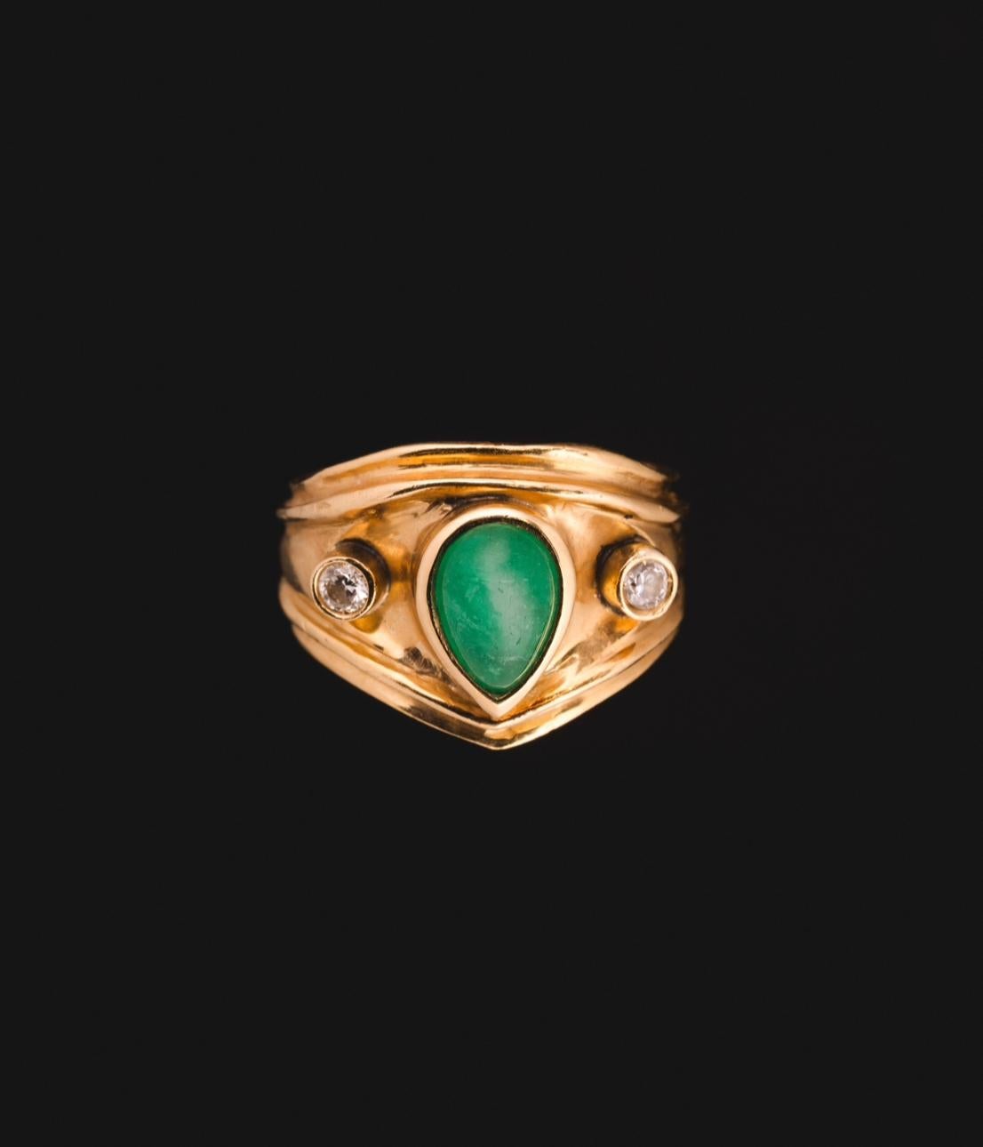 For Sale:  Drop Emerald 18k Gold Ring with Diamonds 4