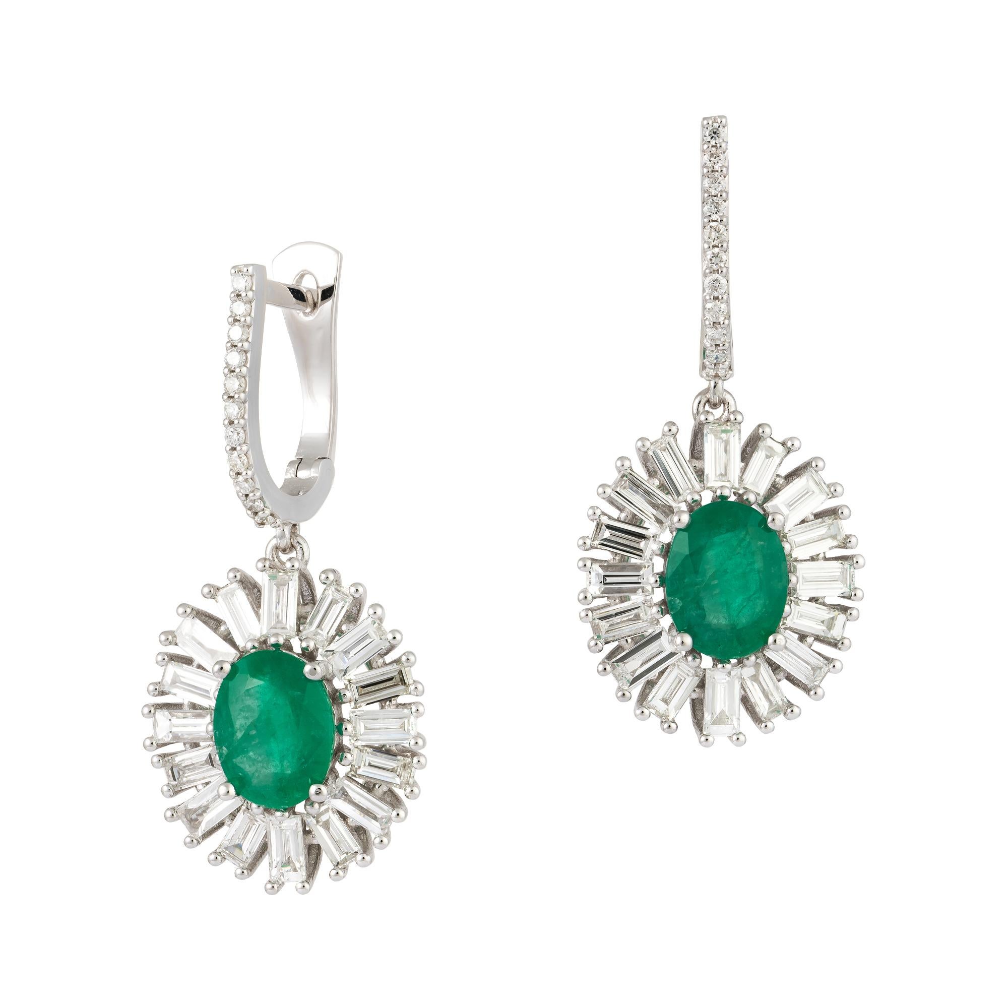 EARRING 18K White Gold Diamond 0.14 Cts/22 Pcs Emerald  2.25 Cts/2 Pcs Tapered Baguette 1.69 Cts/32 Pcs
