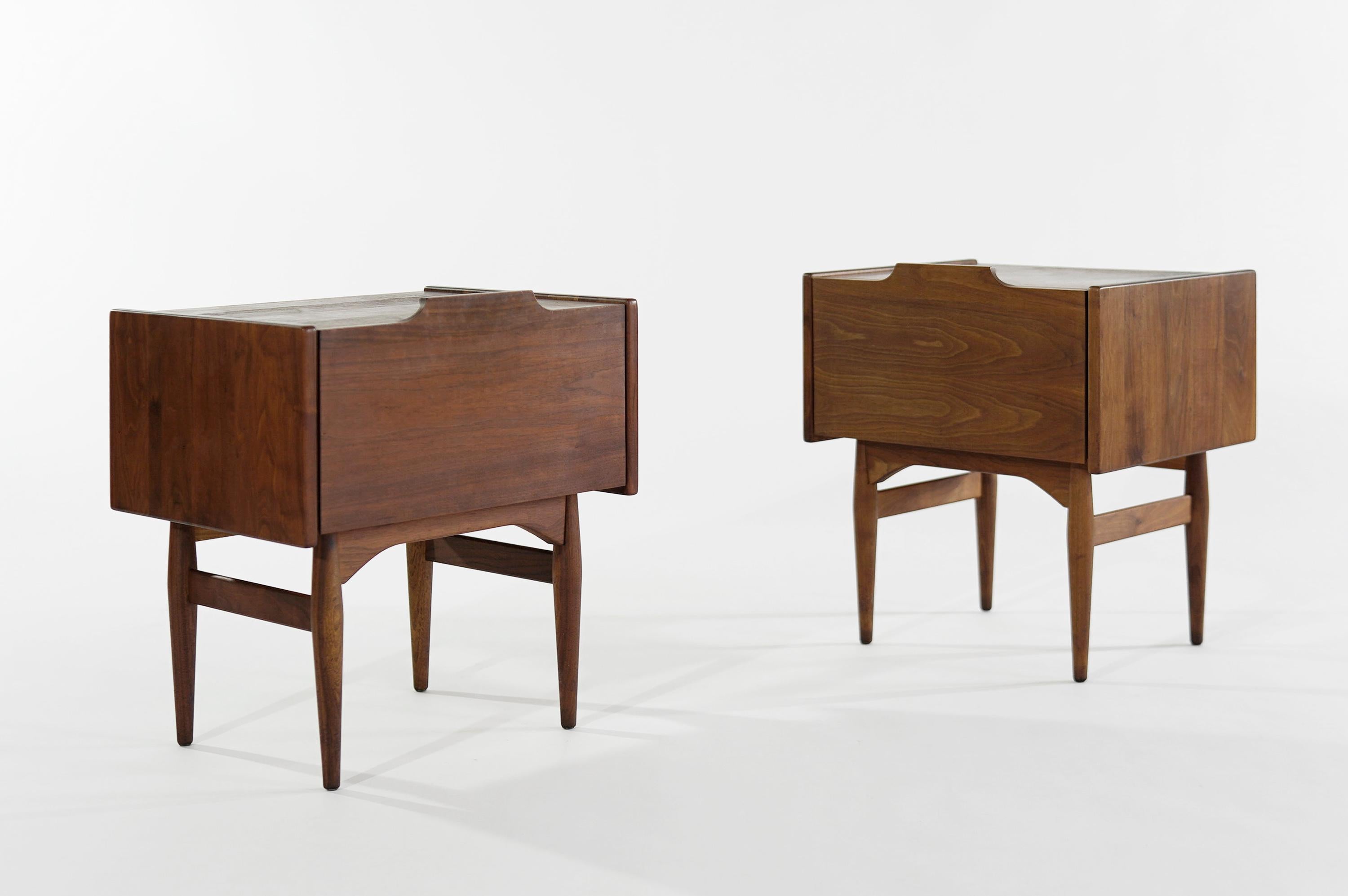 Drop Front End Tables by John Keal for Brown Saltman, circa 1950s In Good Condition In Westport, CT