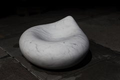 Chaise sculptée à la main en marbre par Stephen Shaheen