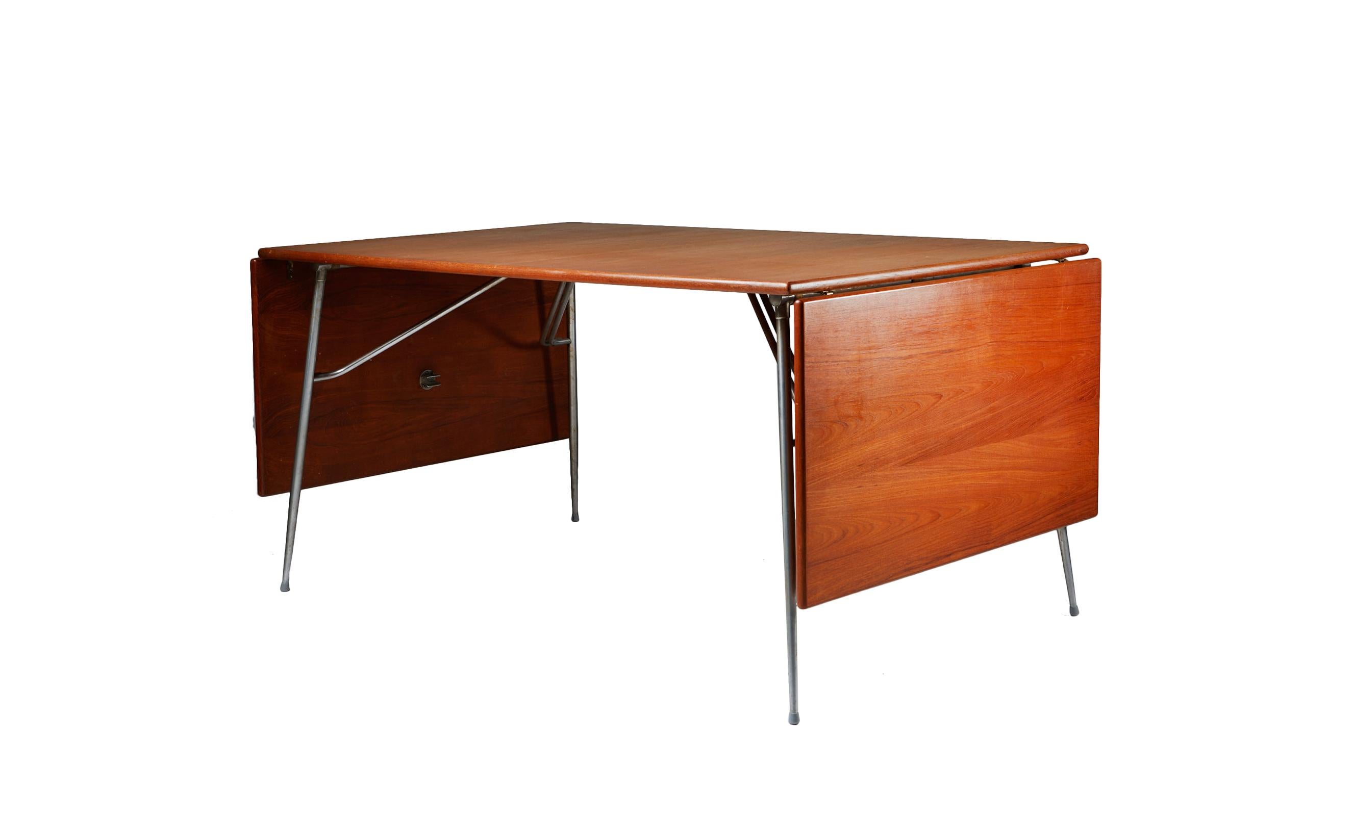 Drop-Leaf Desk or Dining Table by Børge Mogensen, Danish, 1950s In Good Condition For Sale In Amsterdam, NL