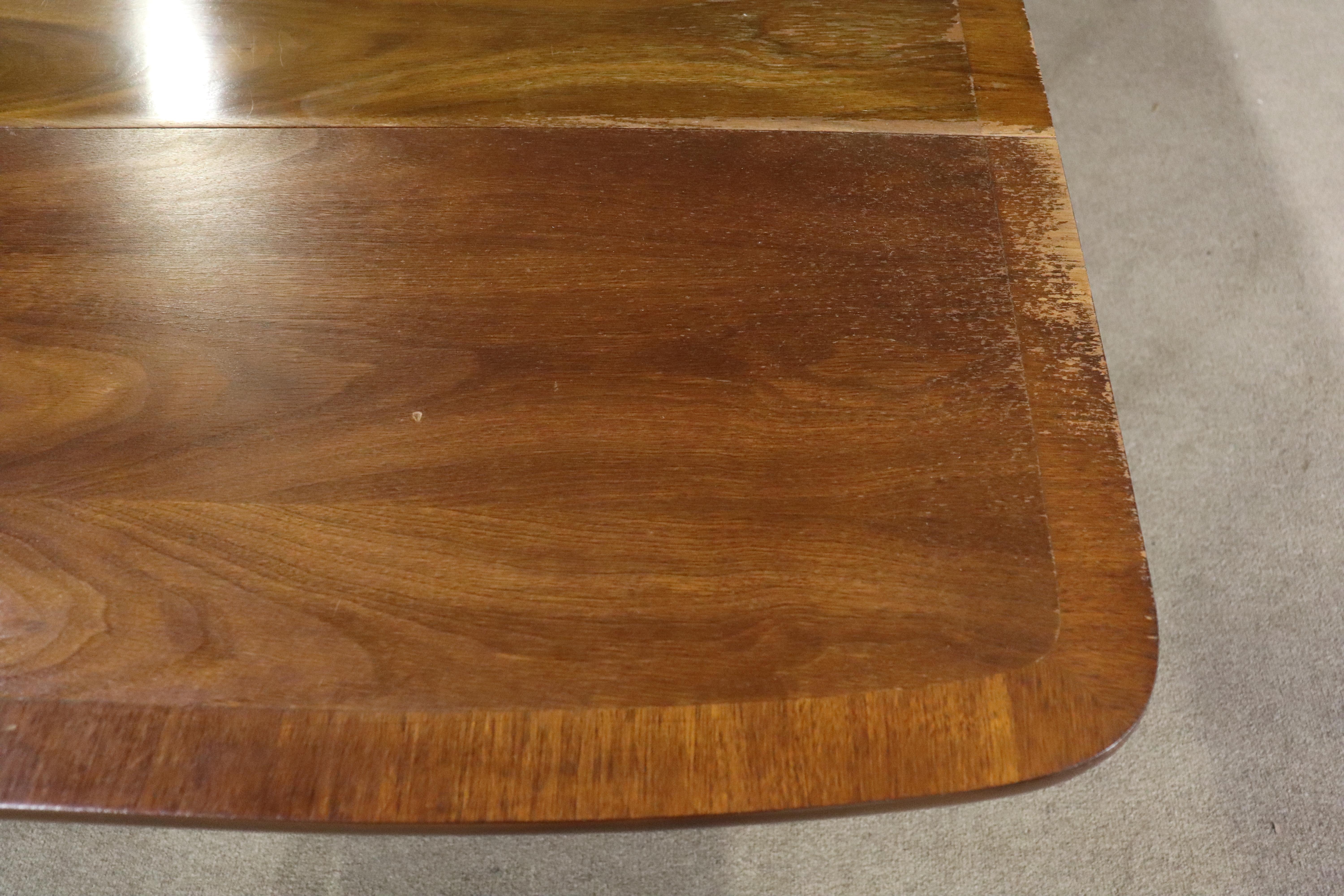 Drop Leaf Dining Table / Extra Leaves In Good Condition For Sale In Brooklyn, NY
