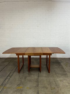 Drop leaf Dining table in Mohagony