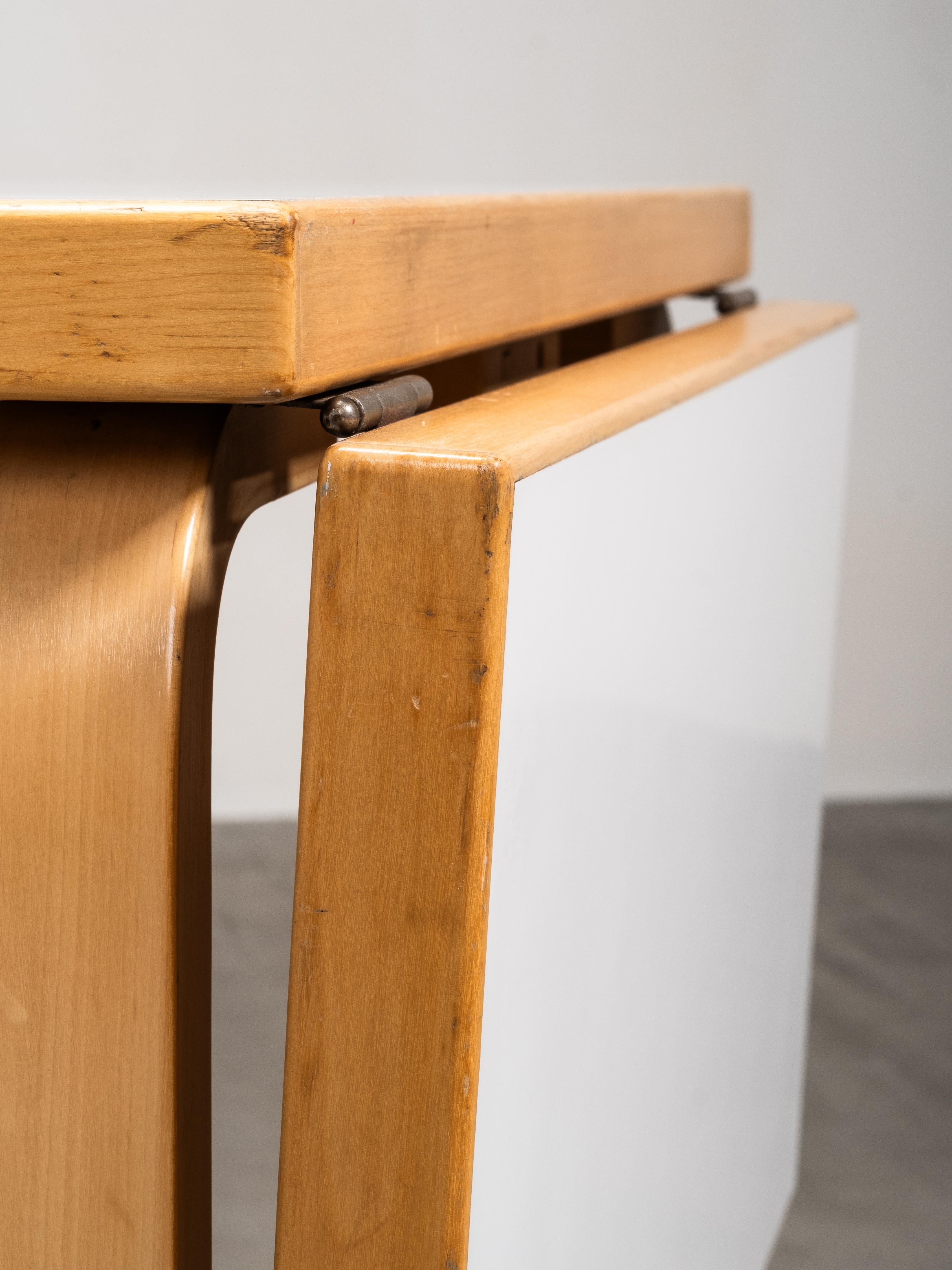 Table de salle à manger à feuilles tombantes Model DL82 par Alvar Aalto, Artek, Finlande, années 1960 en vente 3