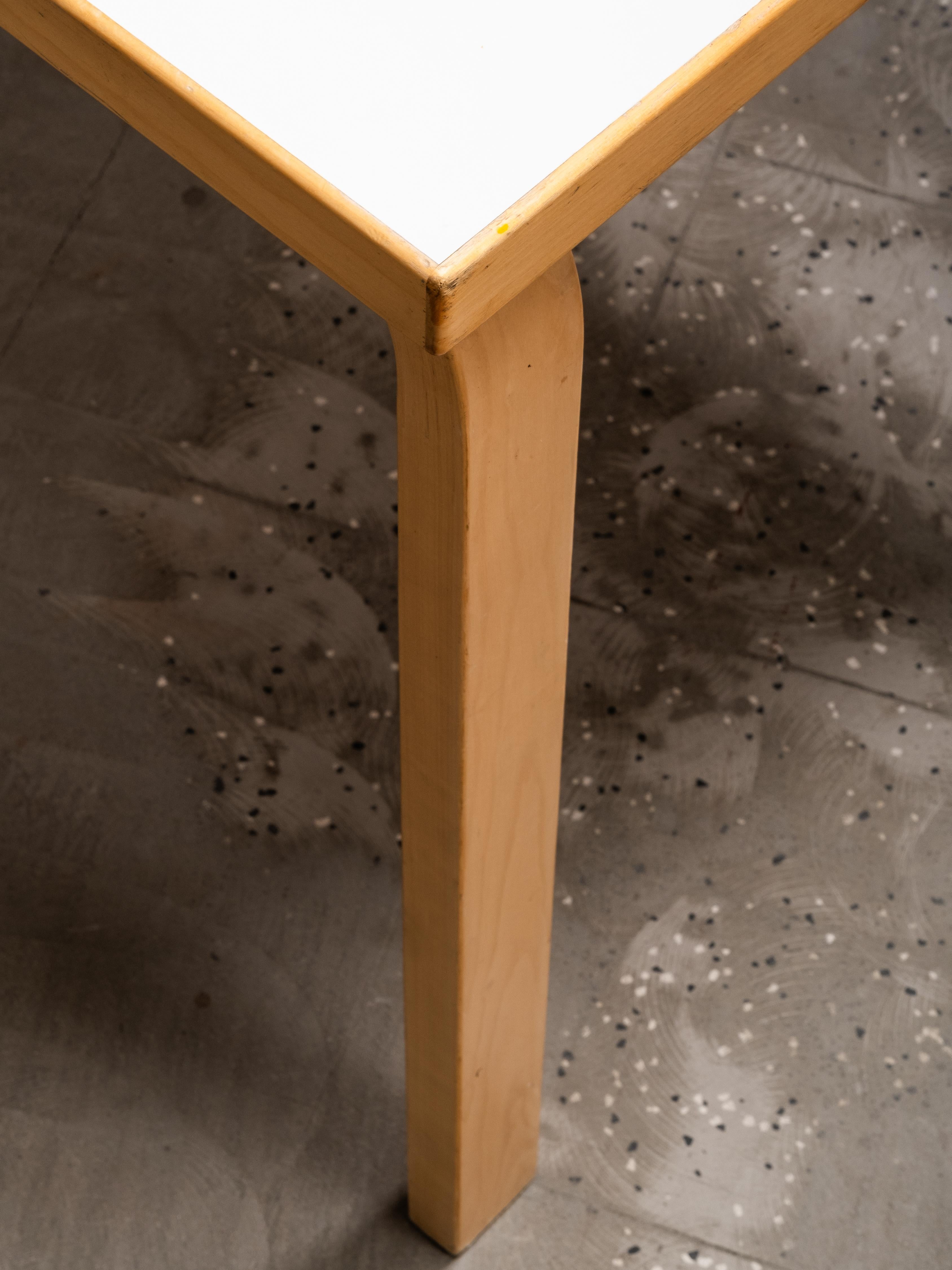 Table de salle à manger à feuilles tombantes Model DL82 par Alvar Aalto, Artek, Finlande, années 1960 en vente 5