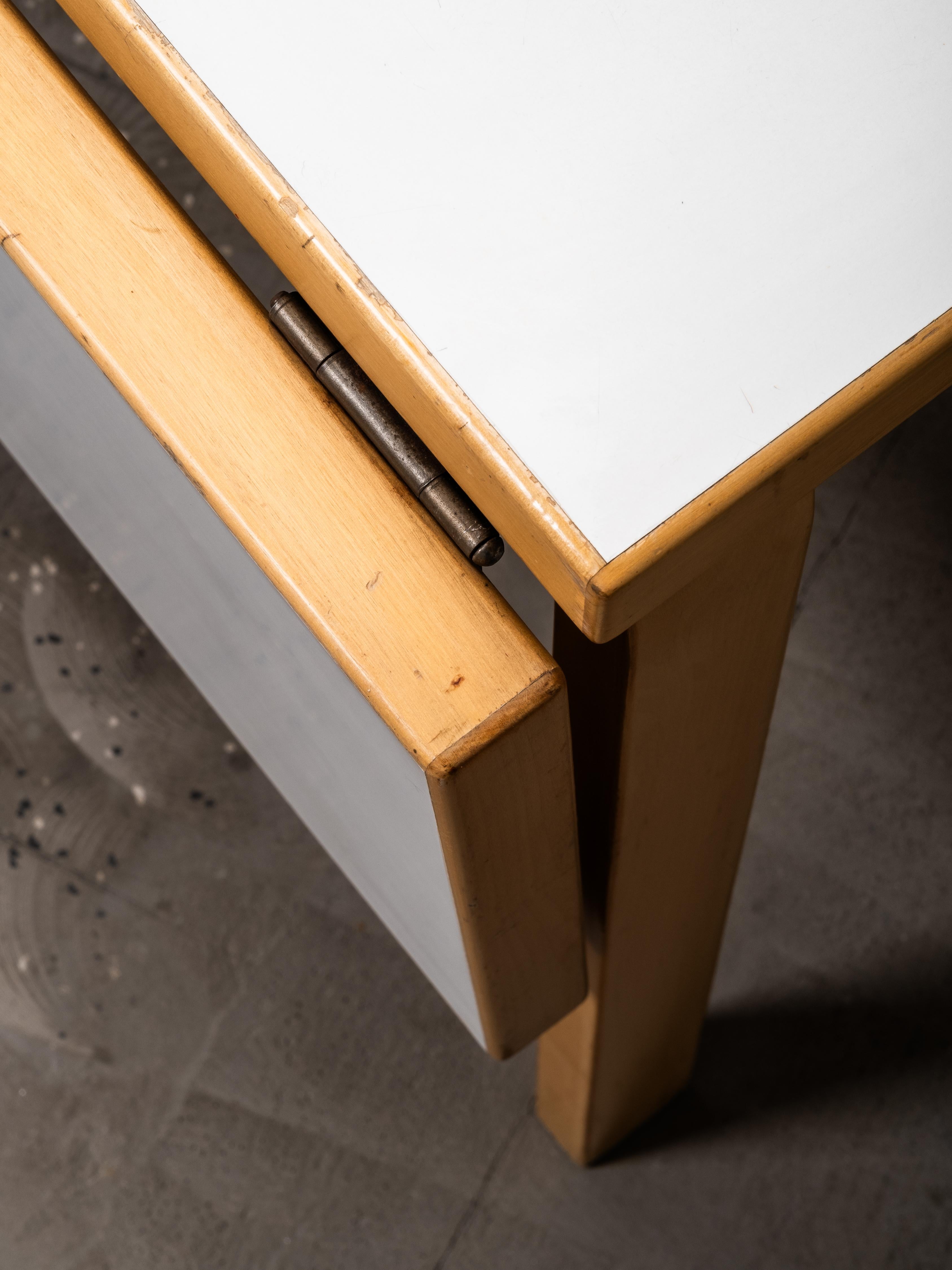 Table de salle à manger à feuilles tombantes Model DL82 par Alvar Aalto, Artek, Finlande, années 1960 en vente 6