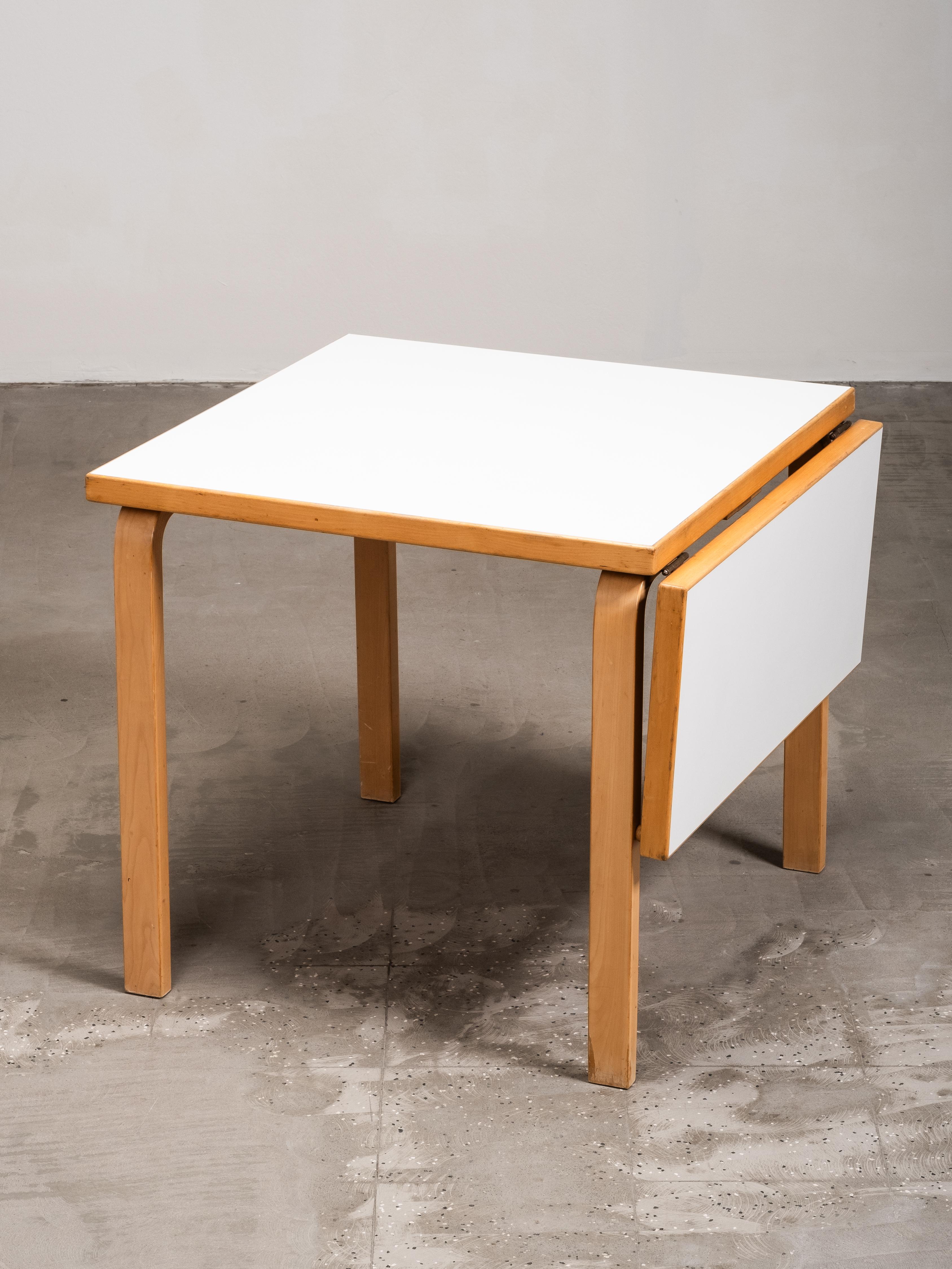 Table de salle à manger à feuilles tombantes Model DL82 par Alvar Aalto, Artek, Finlande, années 1960 en vente 7