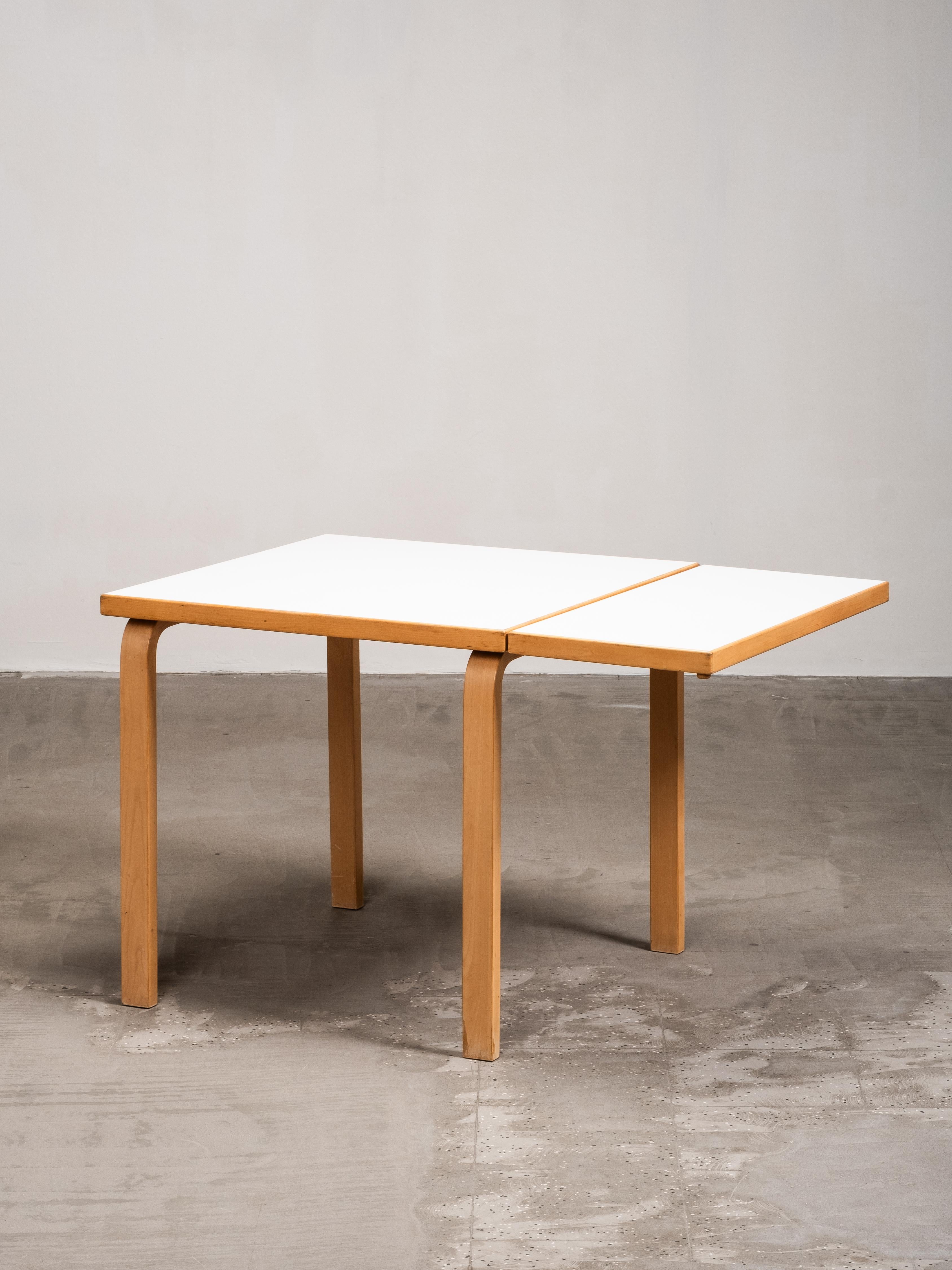 Table de salle à manger à feuilles tombantes Model DL82 par Alvar Aalto, Artek, Finlande, années 1960 en vente 8