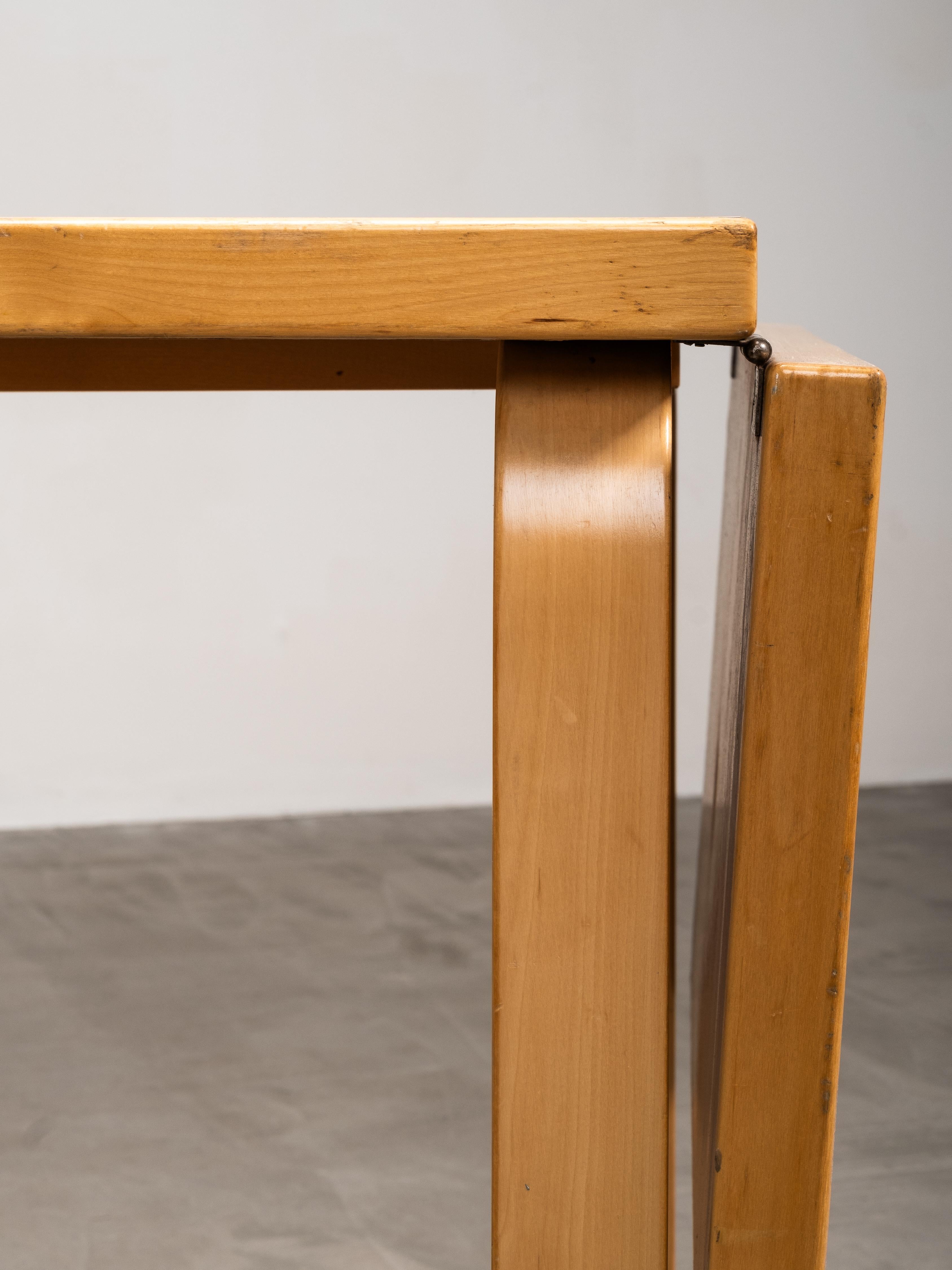 Table de salle à manger à feuilles tombantes Model DL82 par Alvar Aalto, Artek, Finlande, années 1960 en vente 2