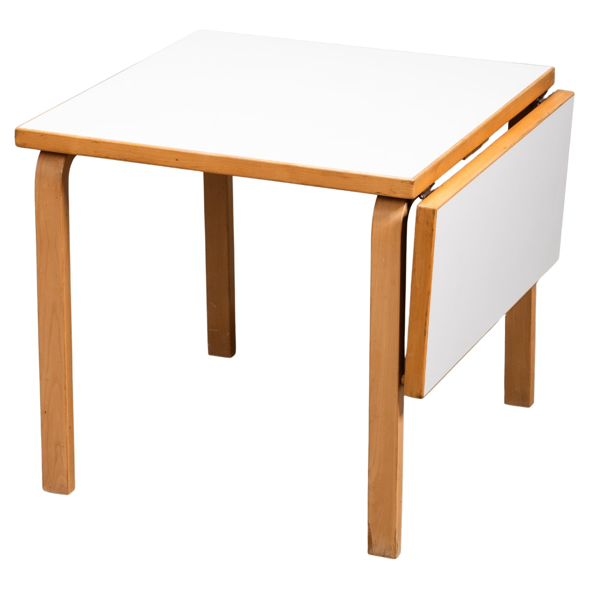 Table de salle à manger à feuilles tombantes Model DL82 par Alvar Aalto, Artek, Finlande, années 1960