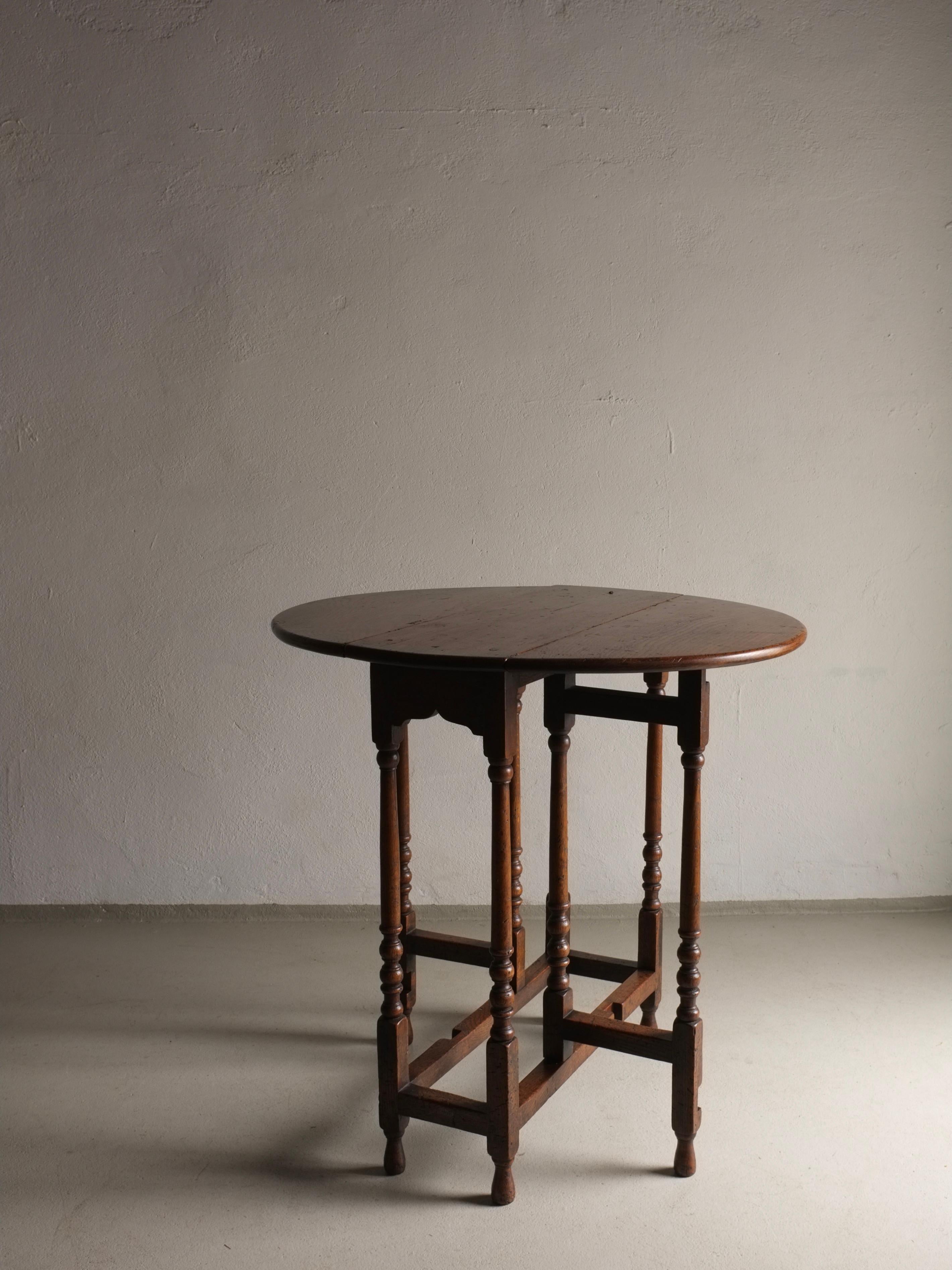 English Drop Leaf Gateleg Oval Table, England, 1900s For Sale