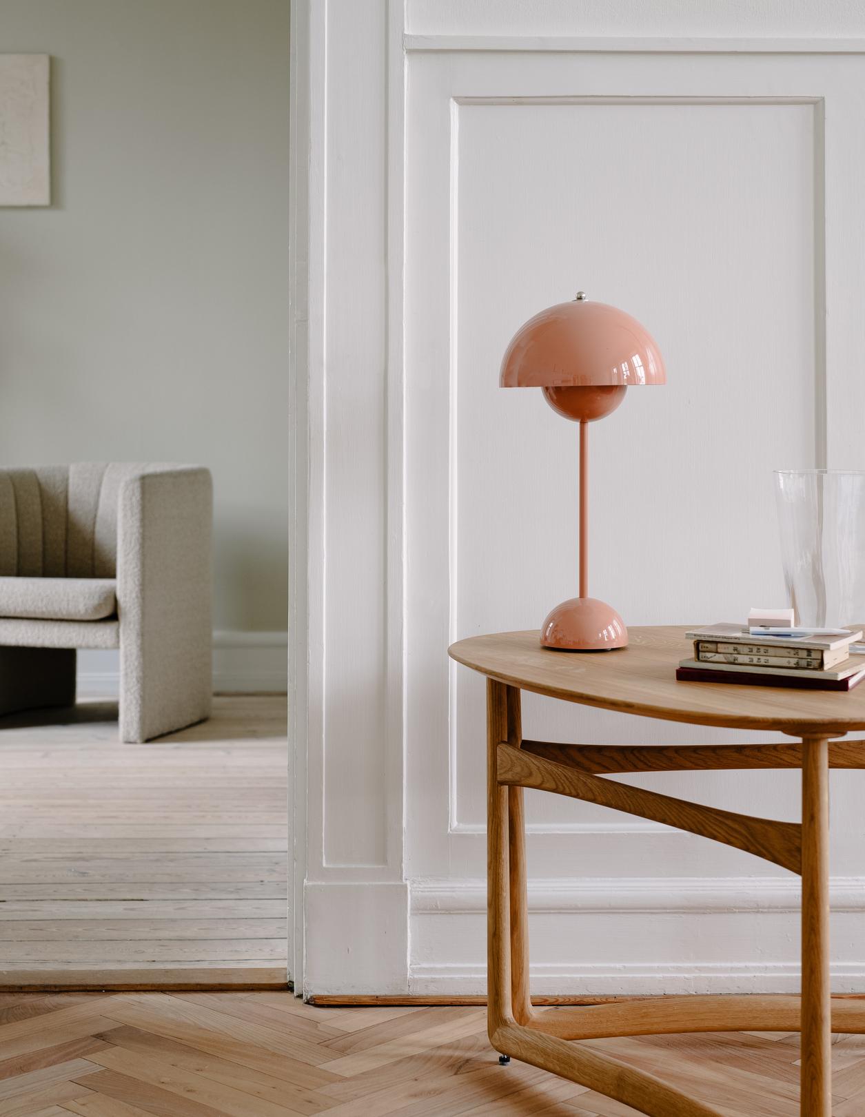 Drop Leaf HM5 Lounge Table-Brass/Oiled Oak by Hvidt & Mølgaard for &Tradition For Sale 3