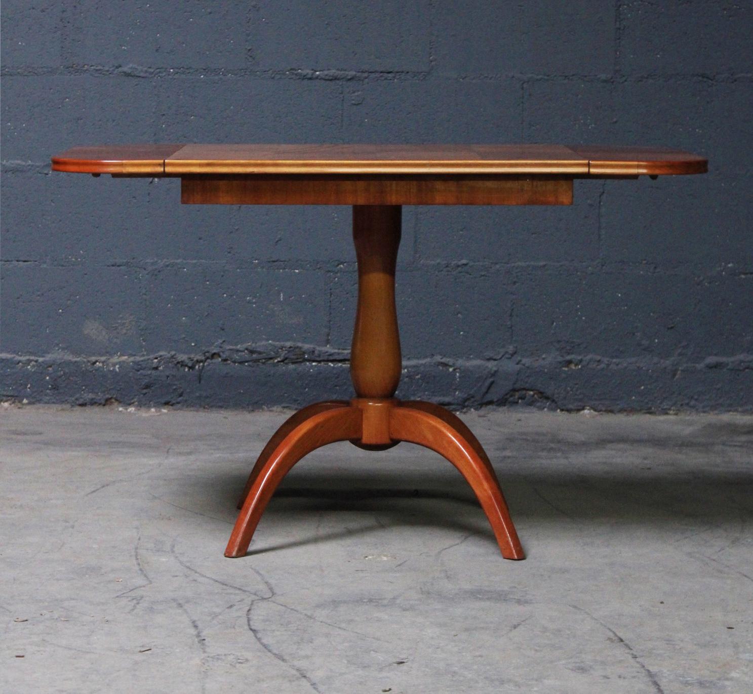 North American Drop-Leaf Side Table Made from Mahogany For Sale