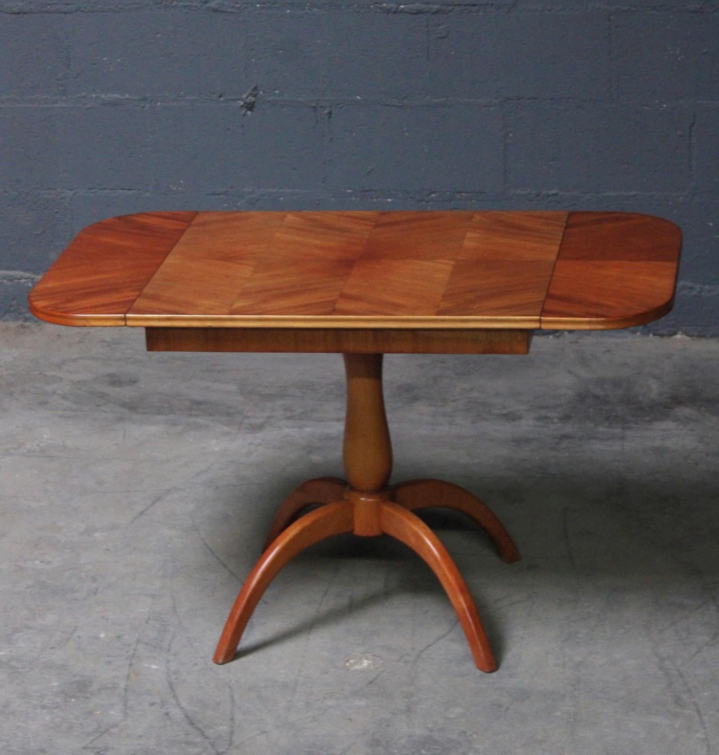 Drop-Leaf Side Table Made from Mahogany In Good Condition For Sale In Los Angeles, CA