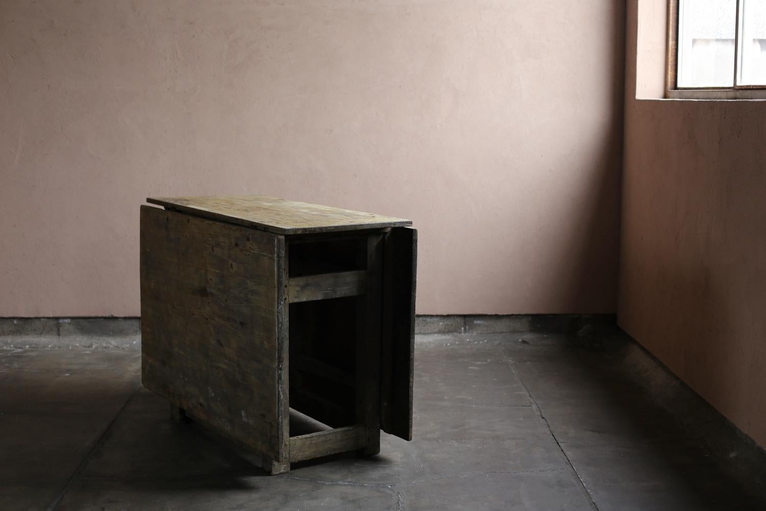 Drop-Leaf Table from Sweden, Early 20th Century For Sale 5