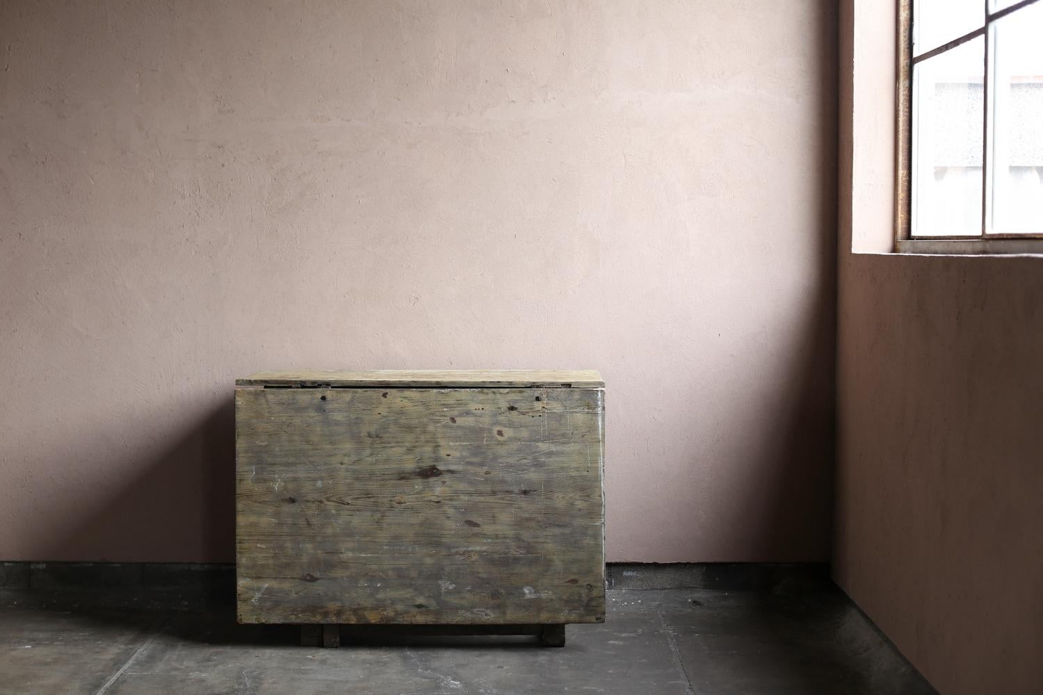 Drop-Leaf Table from Sweden, Early 20th Century For Sale 6