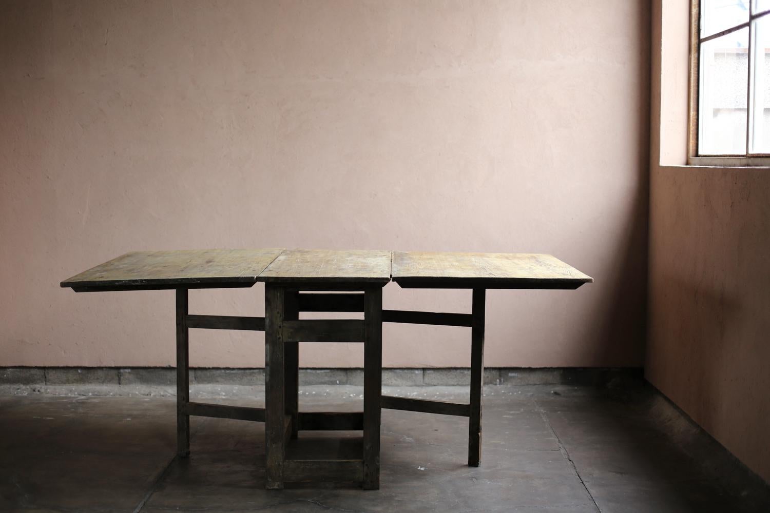 Drop-Leaf Table from Sweden, Early 20th Century For Sale 7