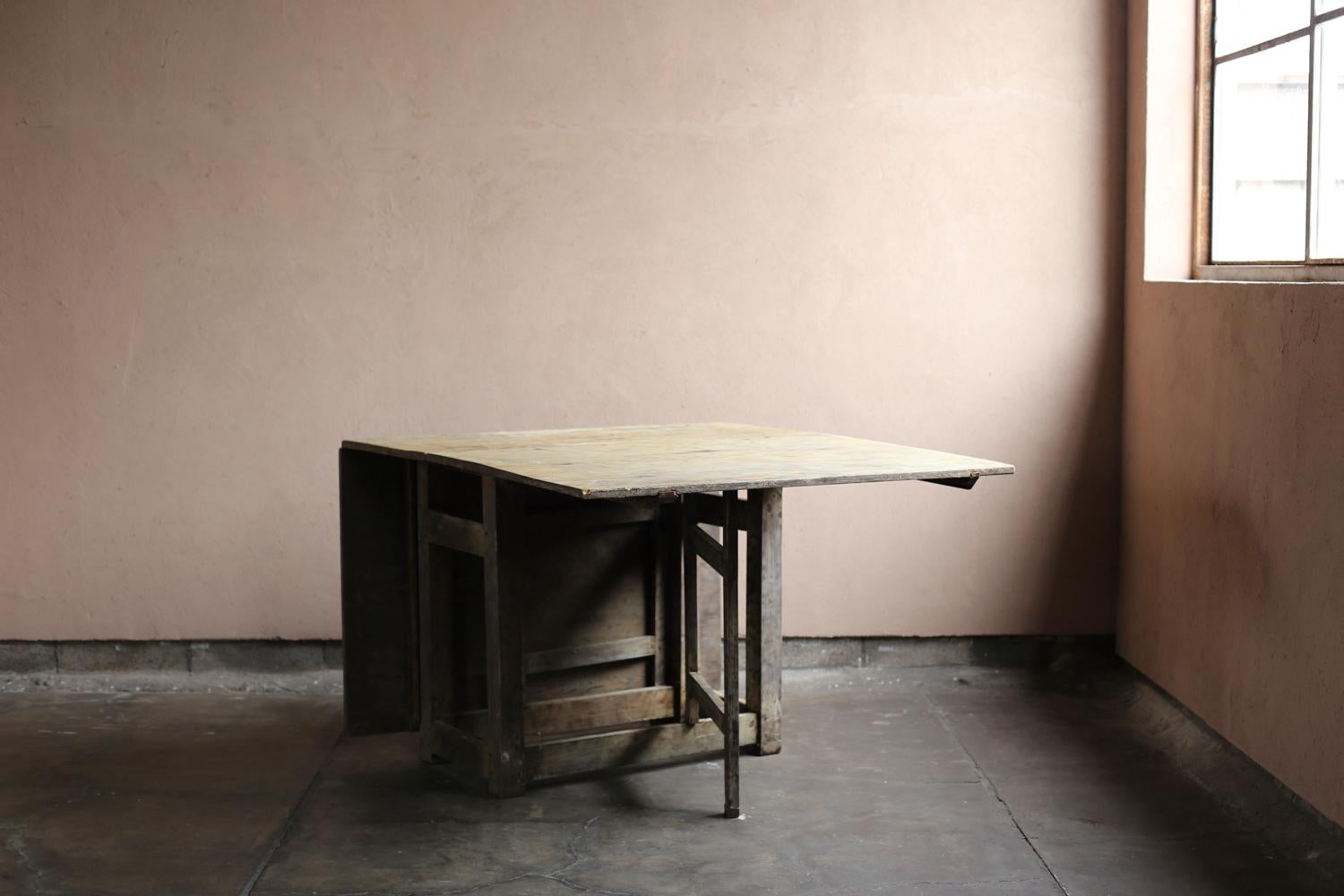 Gustavian Drop-Leaf Table from Sweden, Early 20th Century For Sale