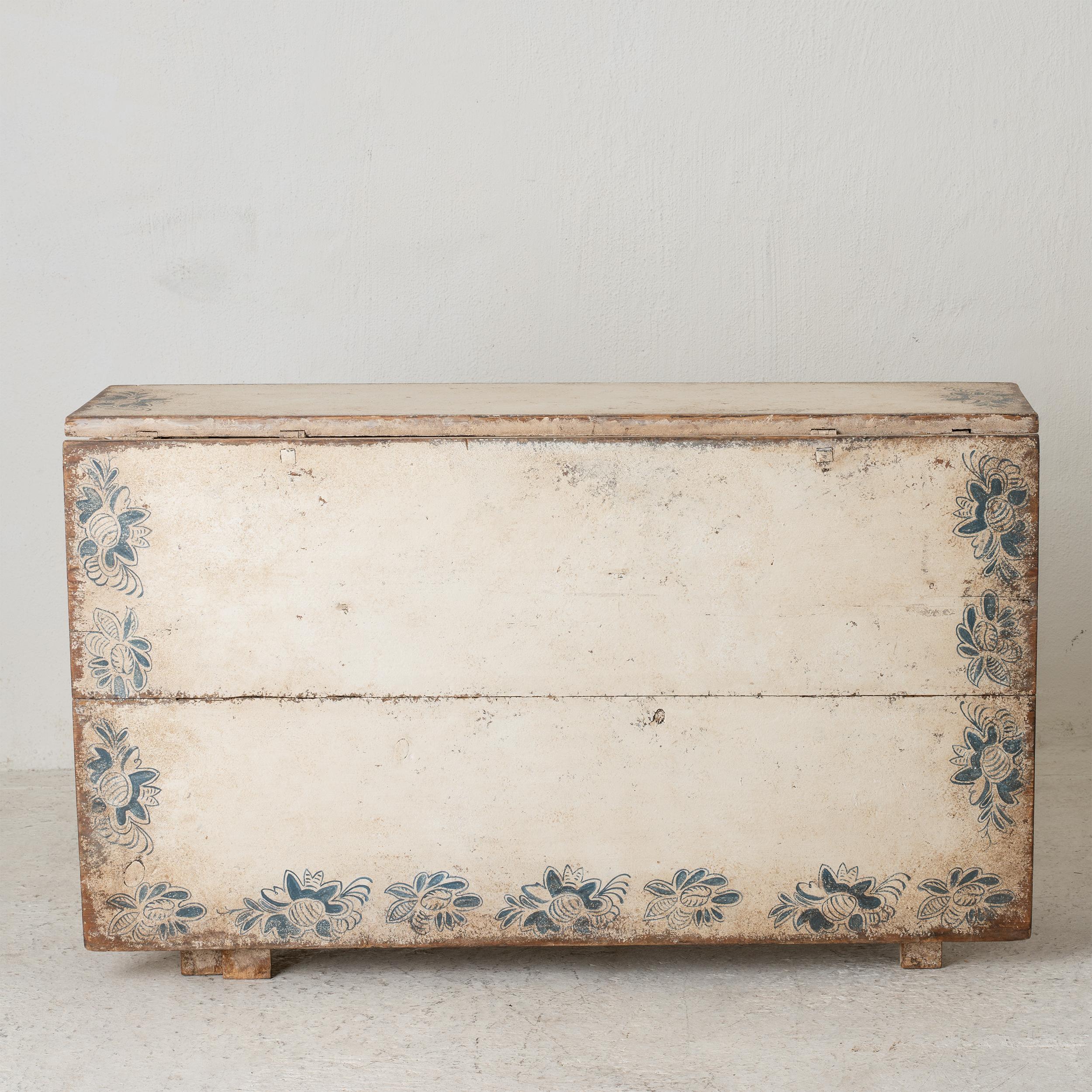Drop-leaf Table Sweden late 17th century 2