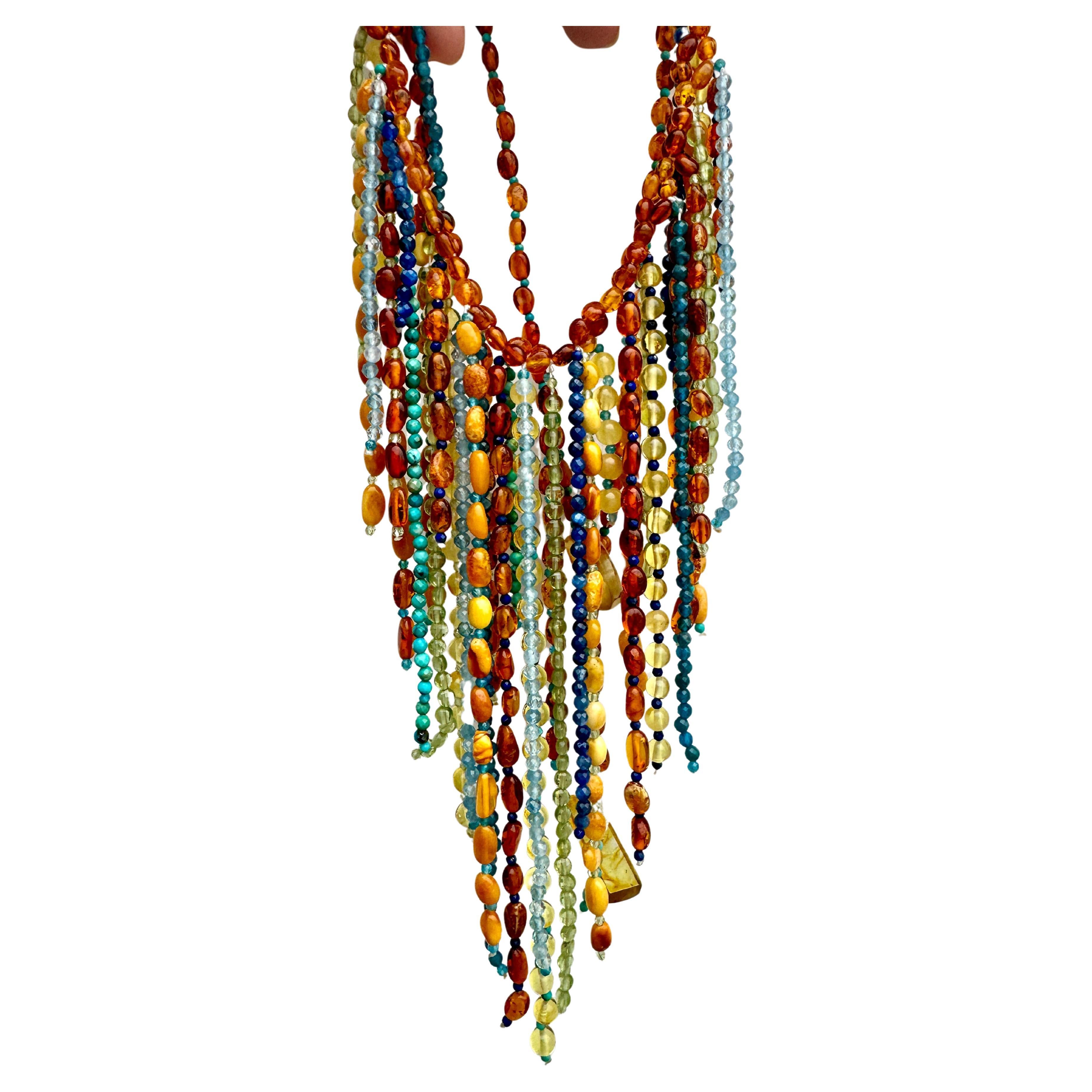  Collana lunga in ambra, turchese, acquamarina e olivina a più fili 
Bellissimo esemplare unico di ambra baltica naturale multicolore, con perle semipreziose di turchese, apatite, olivina e acquamarina. Lunga circa 29 pollici quando è aperta,