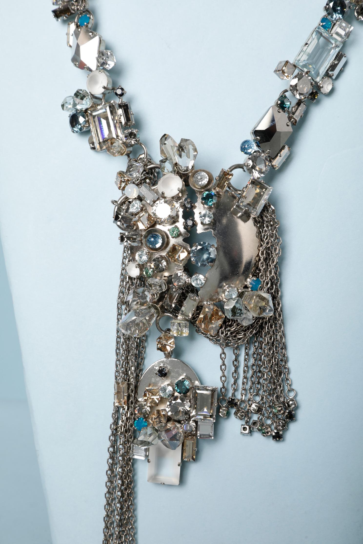 Drop necklace made of metal, chain, rhinestone and glass beads. Maximum lenght around the neck = 45cm but adjustable 