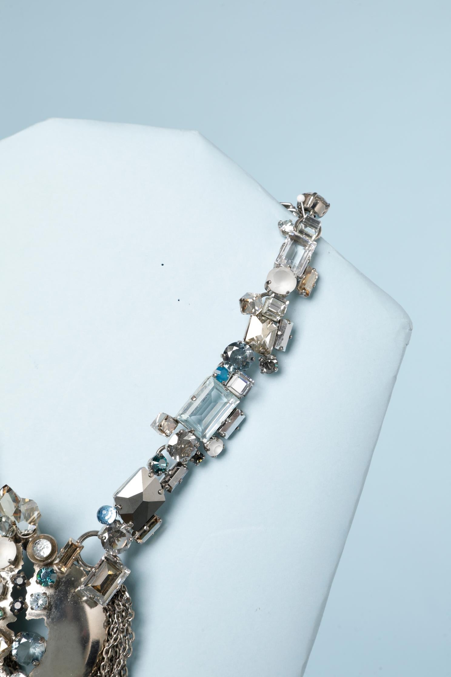 Collier pendentif en métal, chaîne, strass et perles de verre Circa 2010 Excellent état - En vente à Saint-Ouen-Sur-Seine, FR