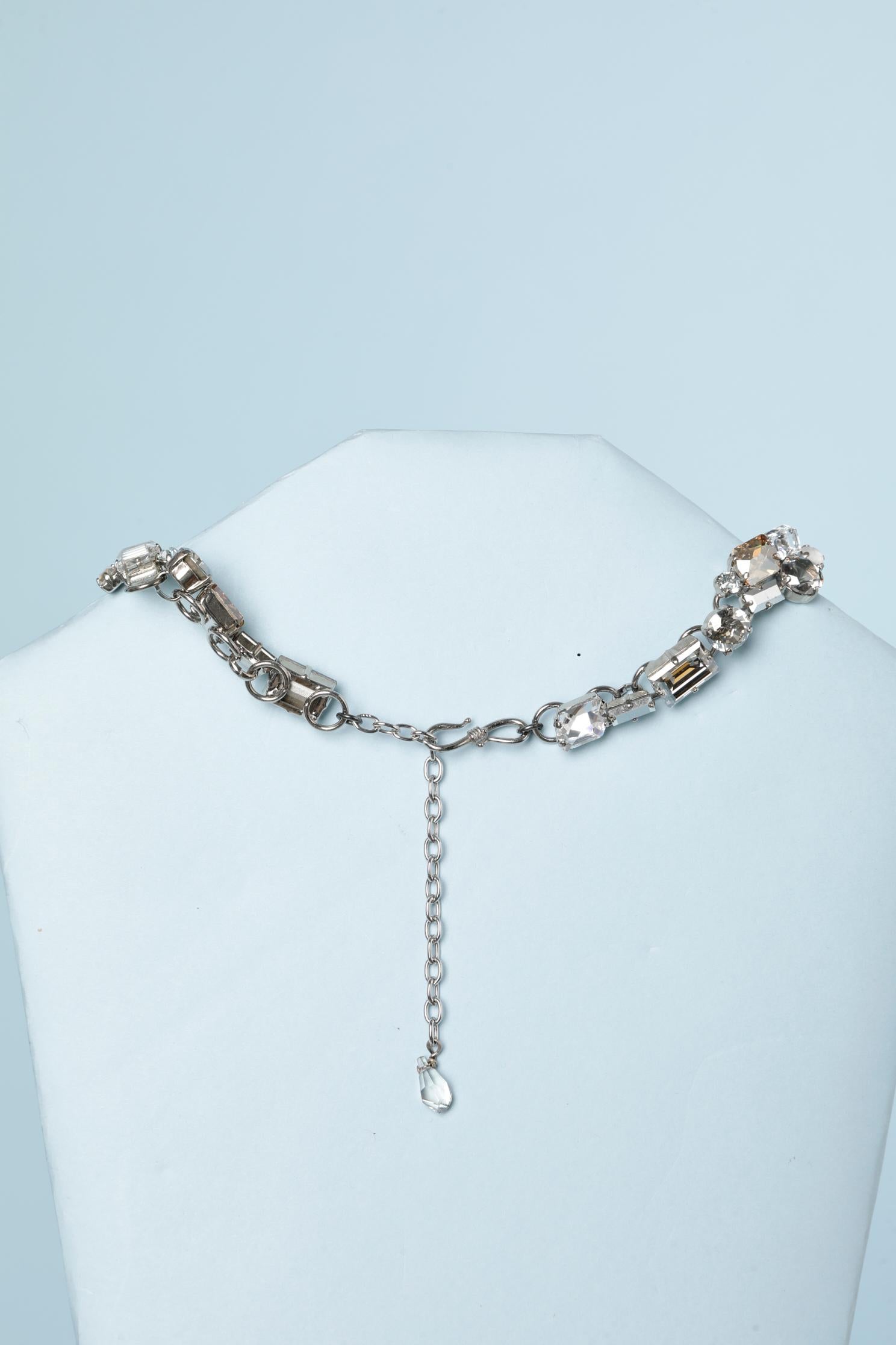Collier pendentif en métal, chaîne, strass et perles de verre Circa 2010 Pour femmes en vente