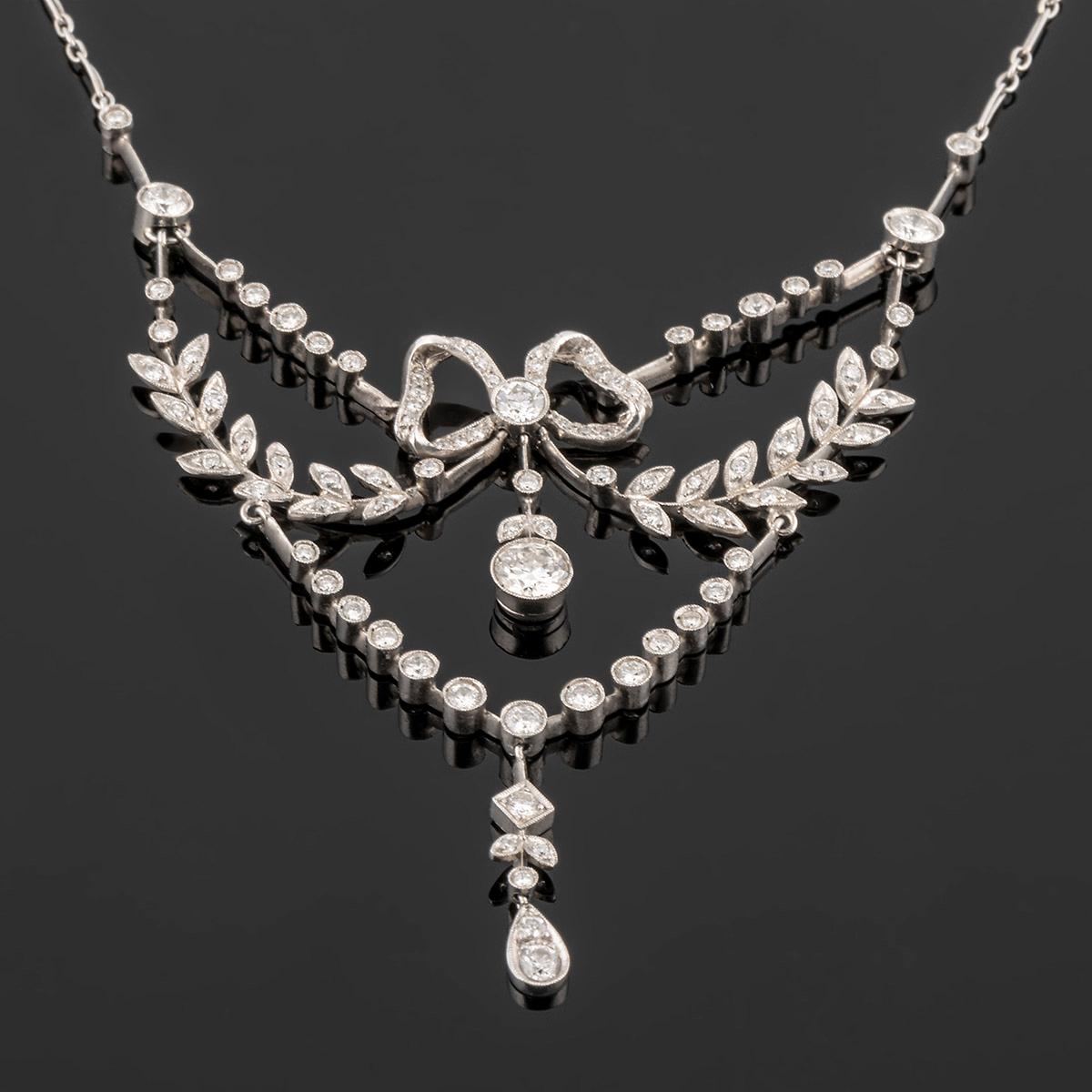 Art Nouveau Collana a goccia Platino e diamanti in vendita