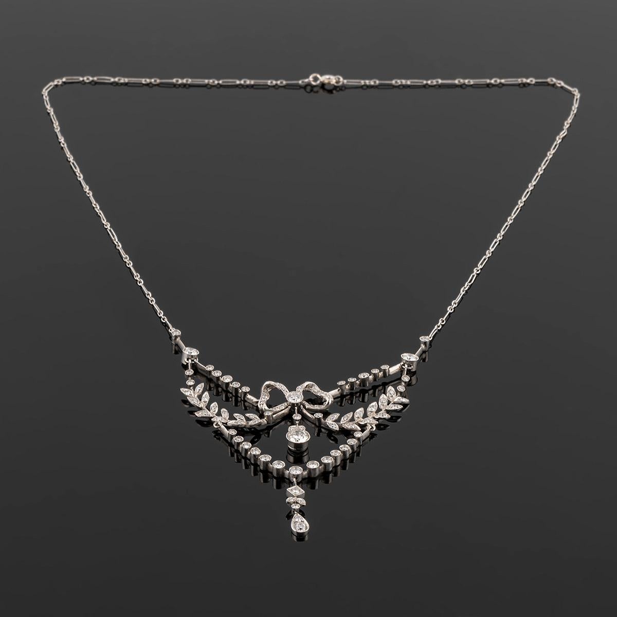 Taglio brillante Collana a goccia Platino e diamanti in vendita