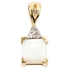 Pendentif en forme de goutte avec opale et diamants, en or jaune 10 carats