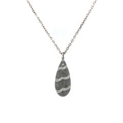 Collier pendentif goutte or blanc 18k, émail gris Falcon 82 diamants 0.16 ct 