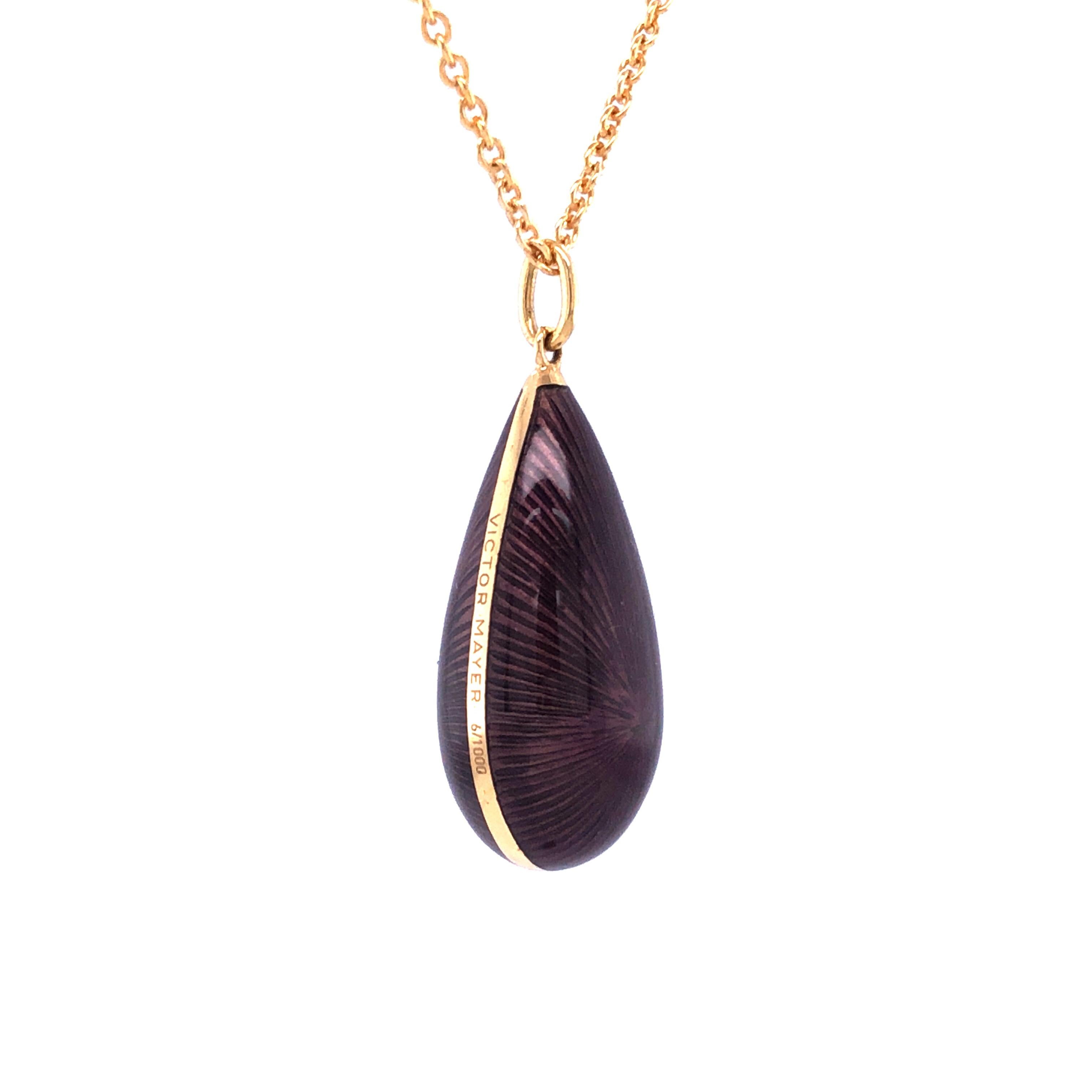 Pendentif guilloché en or jaune 18 carats, émail translucide violet vitreous Neuf - En vente à Pforzheim, DE