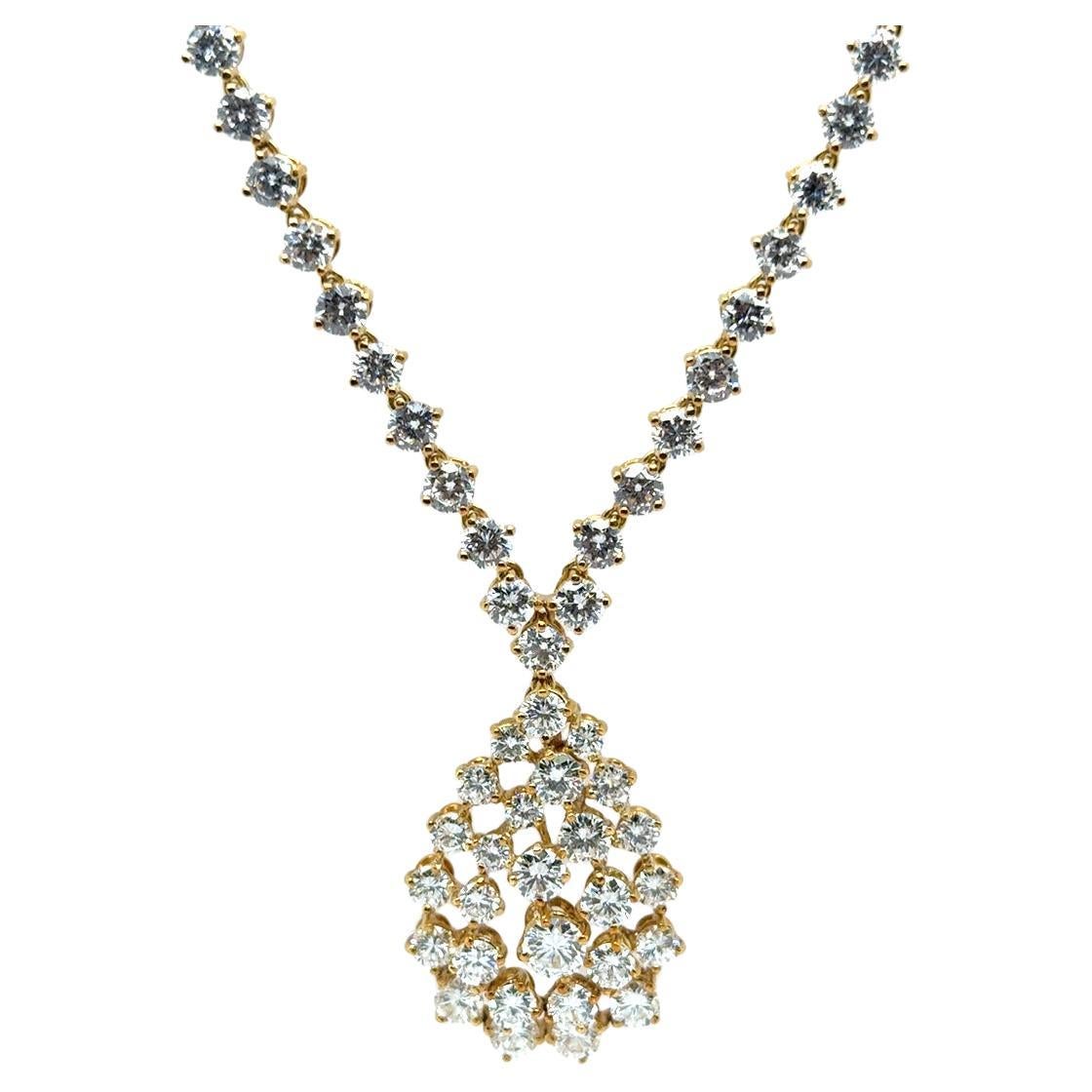 Drop Pendant Neckalace 18Kt Yellow Gold and Diamonds