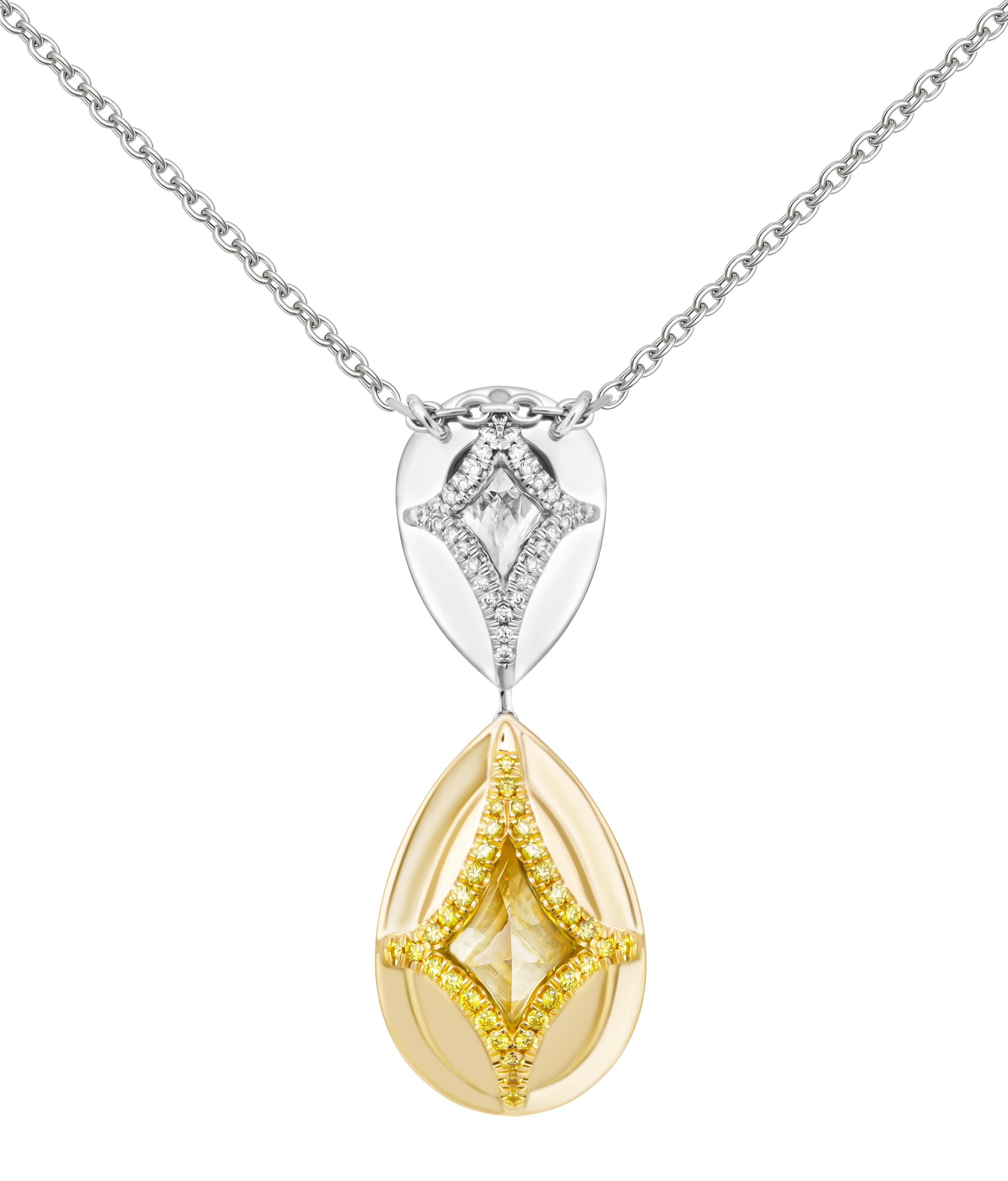 Taille poire Pendentif avec 3.05ct Fancy Intense Yellow Pear Shape en vente