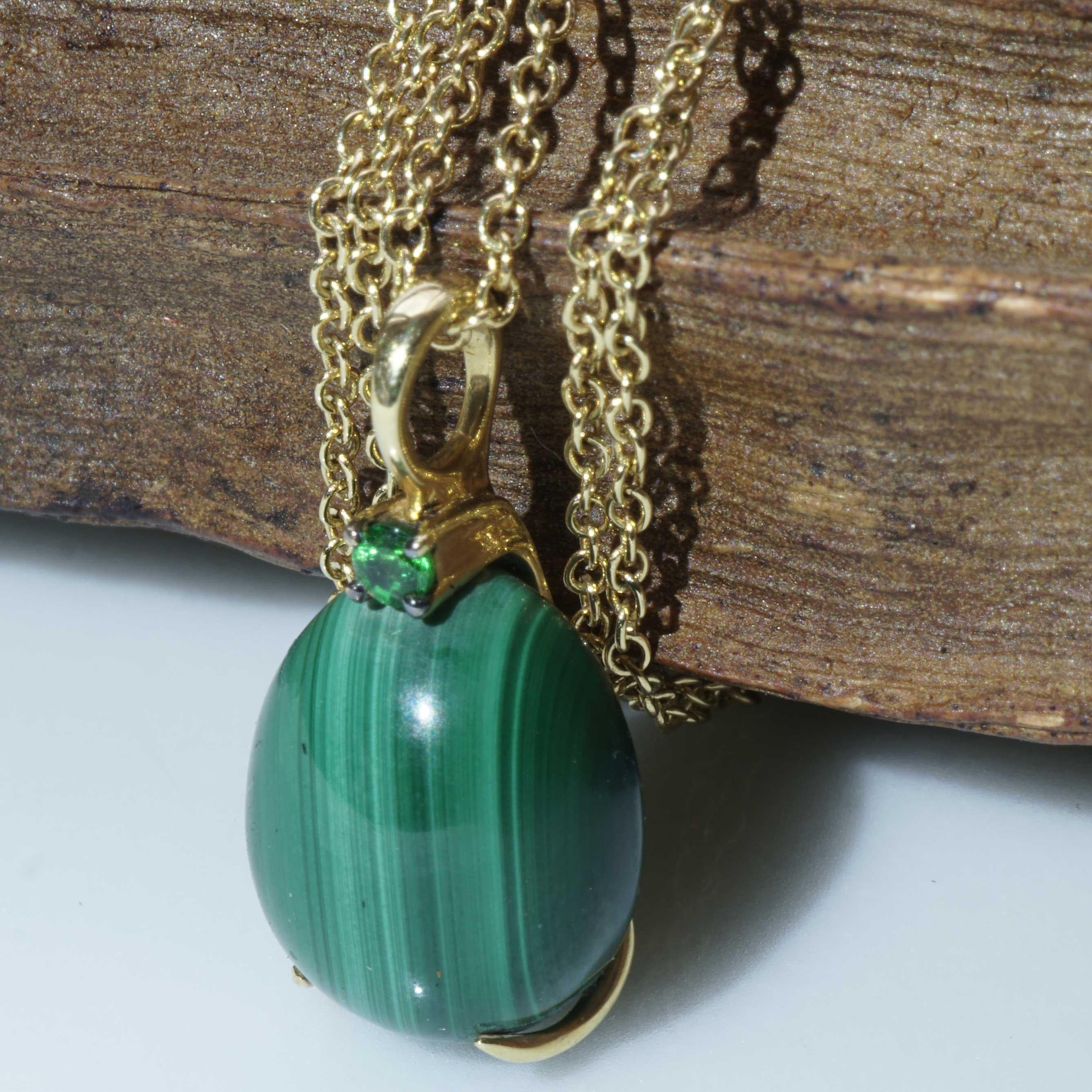 Drop Pendant with Chain soo sweet with Malachite and Tsavorithe made in Italy For Sale 3