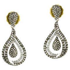 Ohrringe in Tropfenform mit weißen und schwarzen Diamanten aus 18 Karat Gold und Silber