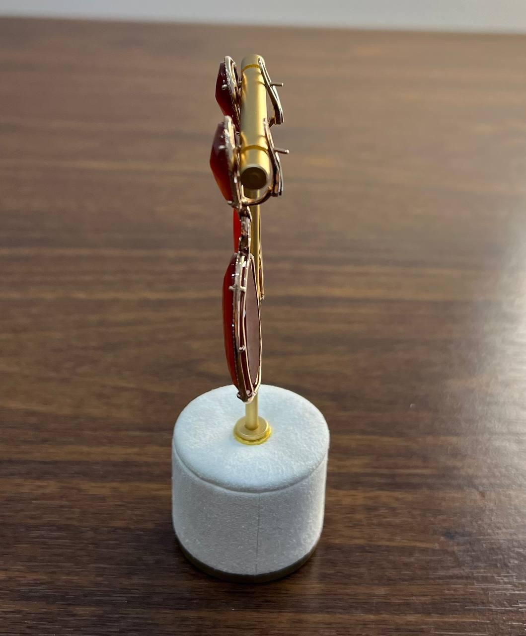 Pendientes de oro amarillo de 14 quilates con forma de gota de cornalina naranja roja y halo de diamantes en venta 7