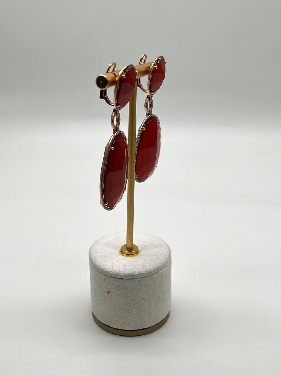 Pendientes de oro amarillo de 14 quilates con forma de gota de cornalina naranja roja y halo de diamantes en Nuevo estado para la venta en Oakton, VA