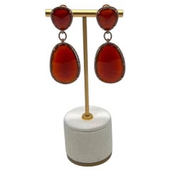 Pendientes de oro amarillo de 14 quilates con forma de gota de cornalina naranja roja y halo de diamantes