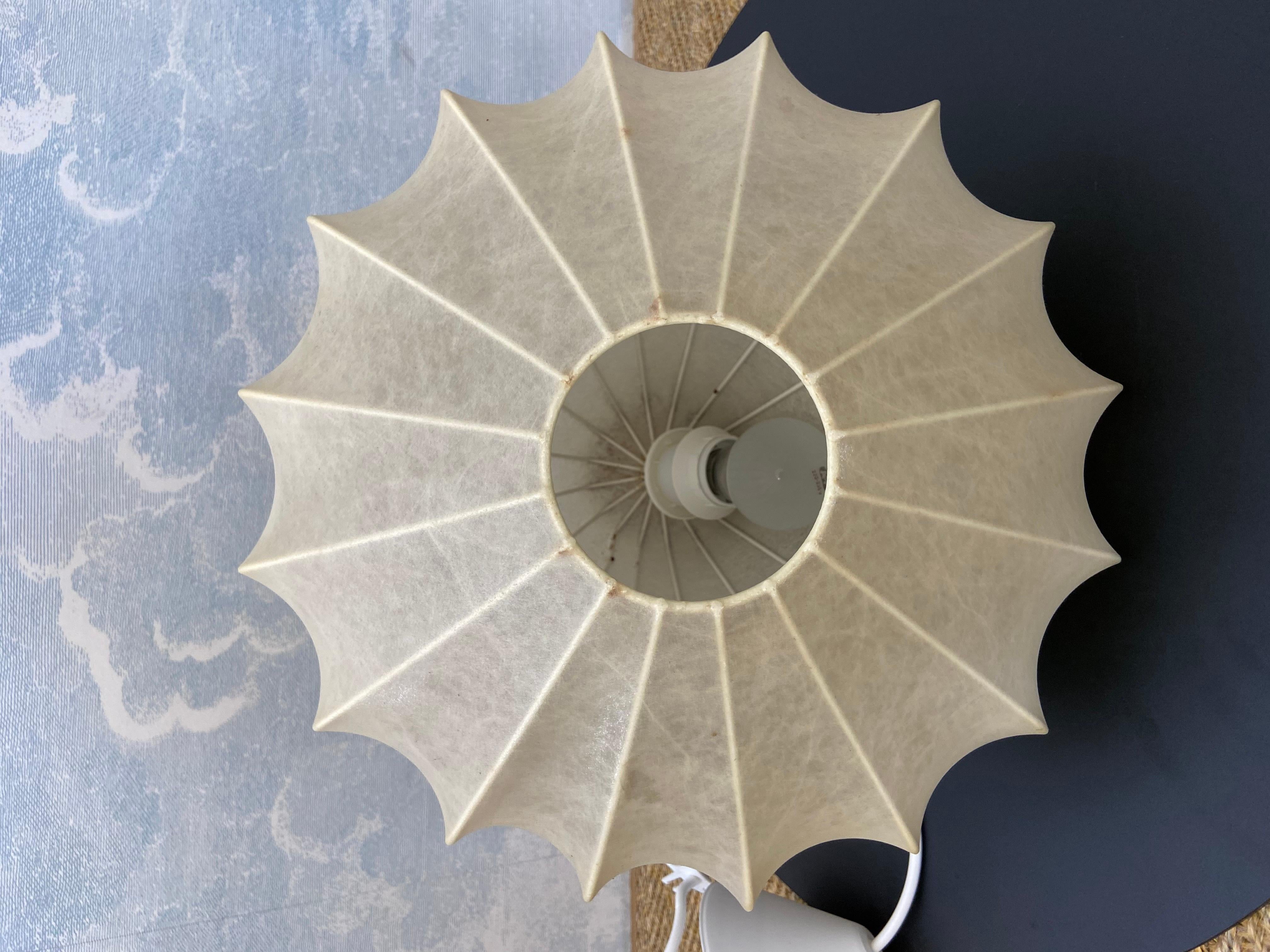 Tedesco Lampada a sospensione Cocoon a forma di goccia, Mid Century Modern, anni '60