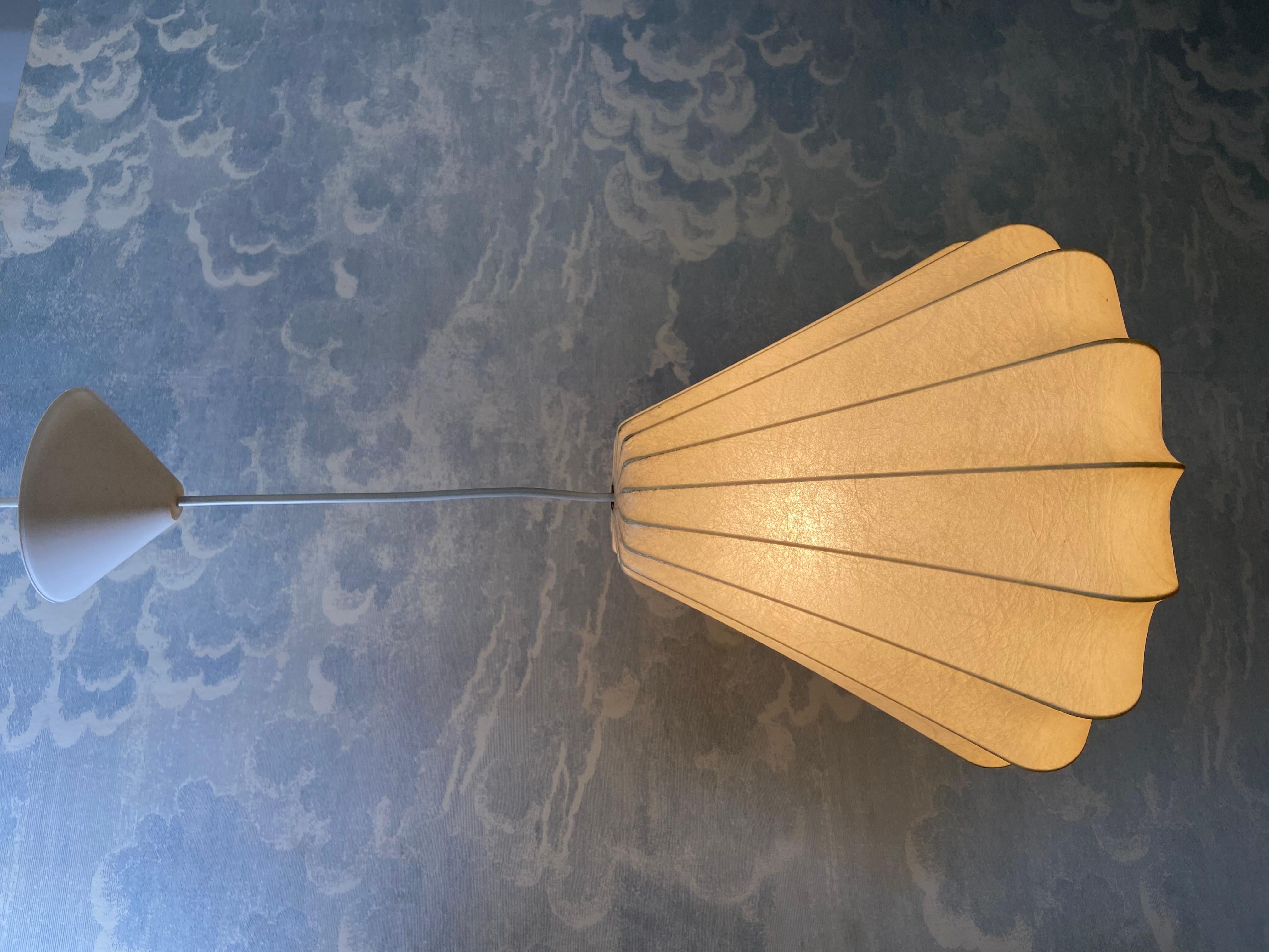 Metallo Lampada a sospensione Cocoon a forma di goccia, Mid Century Modern, anni '60