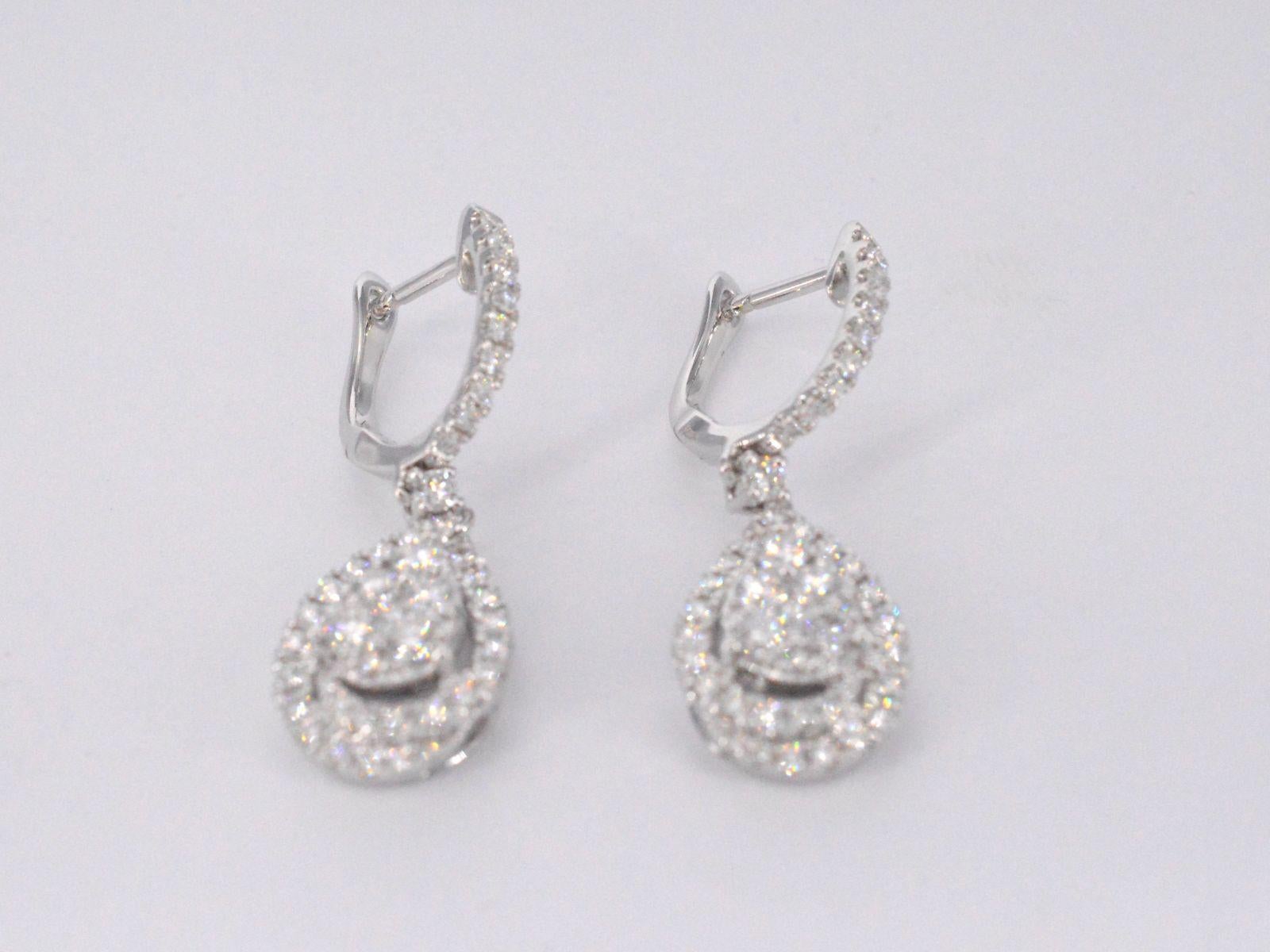 Women's Drop-Shaped Earrings with Brilliant Cut Diamonds For Sale