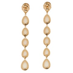 Pendientes largos de ópalo etíope en forma de gota con diamantes engastados en oro amarillo de 18k