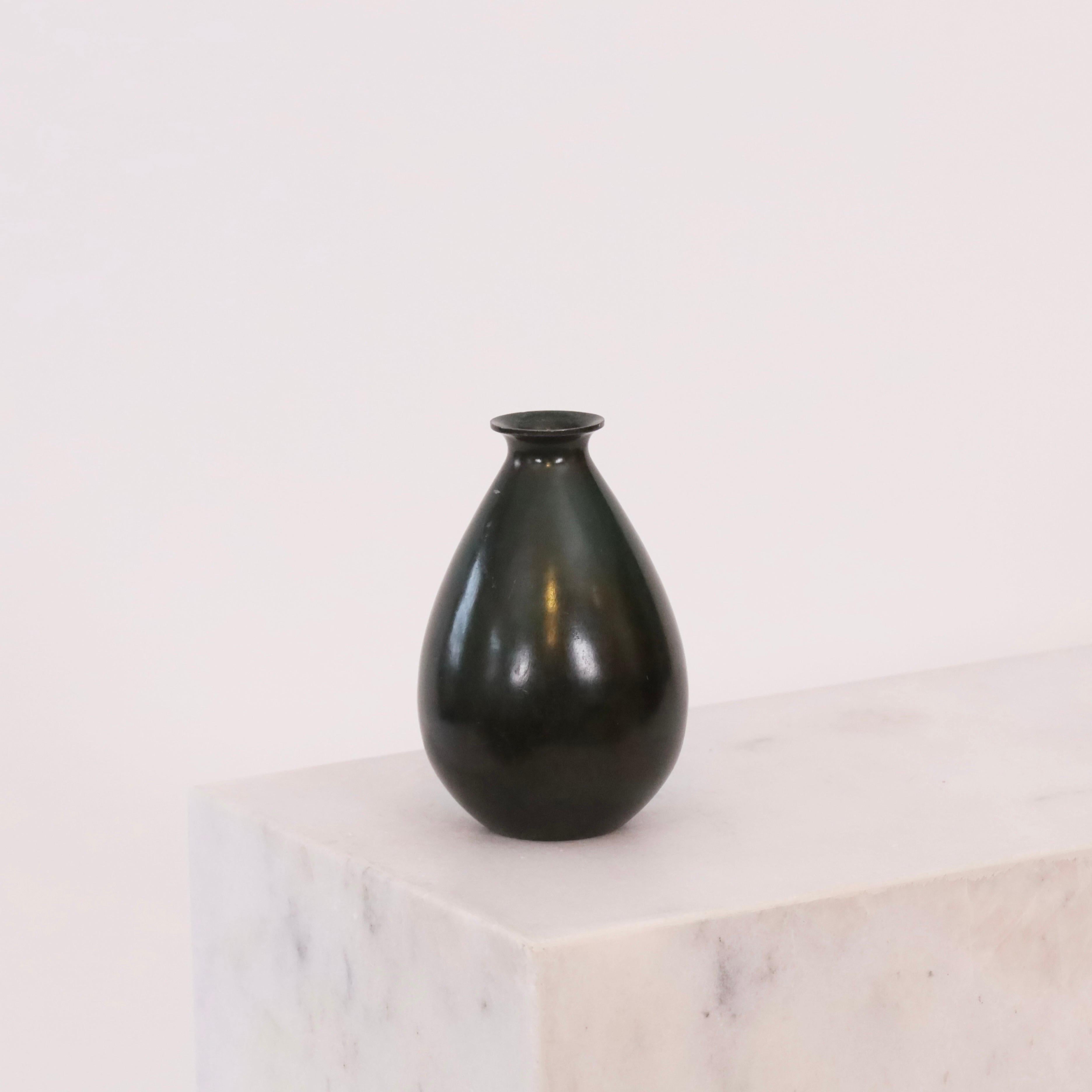 Drop-shaped metal vase designed by Just Andersen, 1930s, Denmark In Good Condition For Sale In Værløse, DK