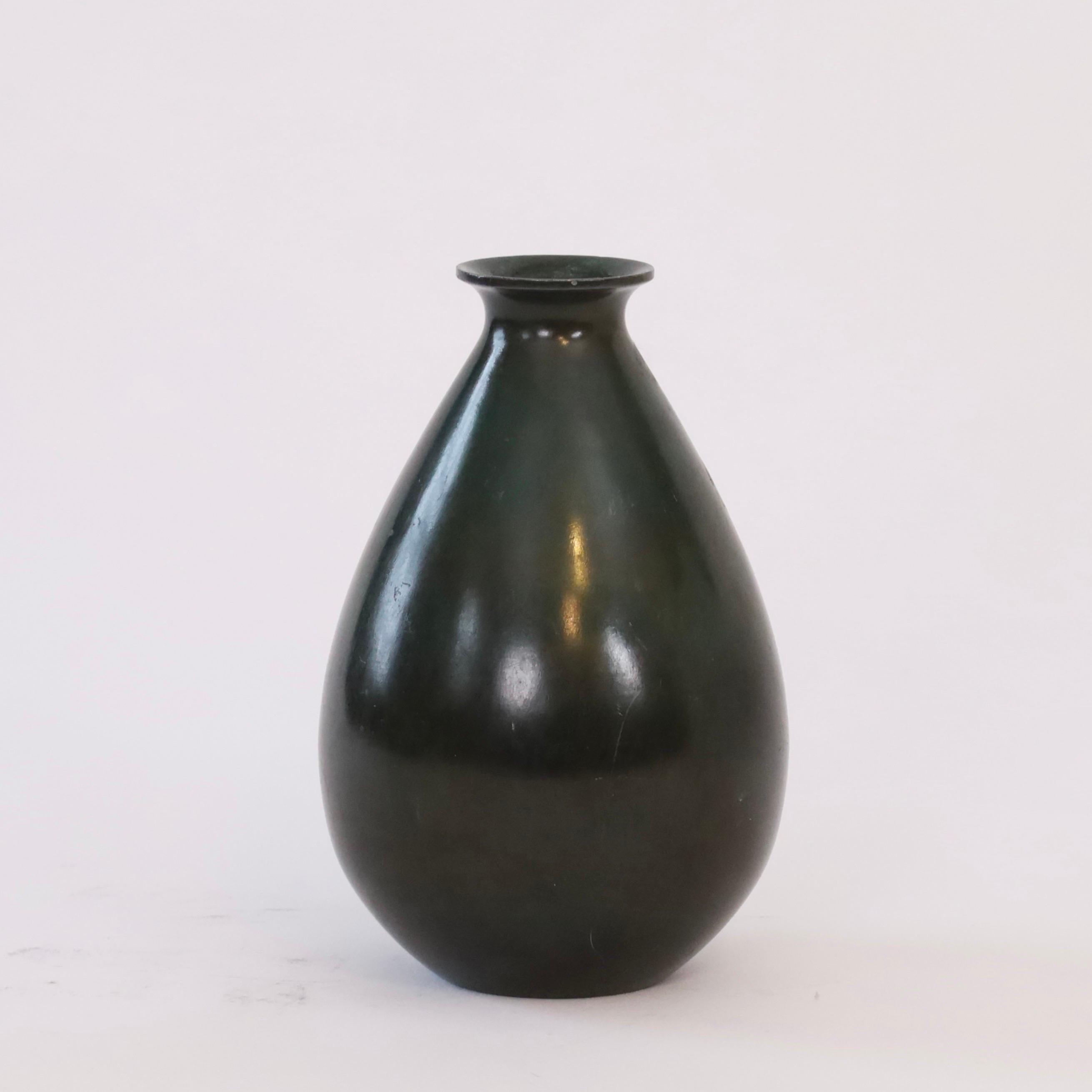 Drop-shaped metal vase designed by Just Andersen, 1930s, Denmark For Sale 2