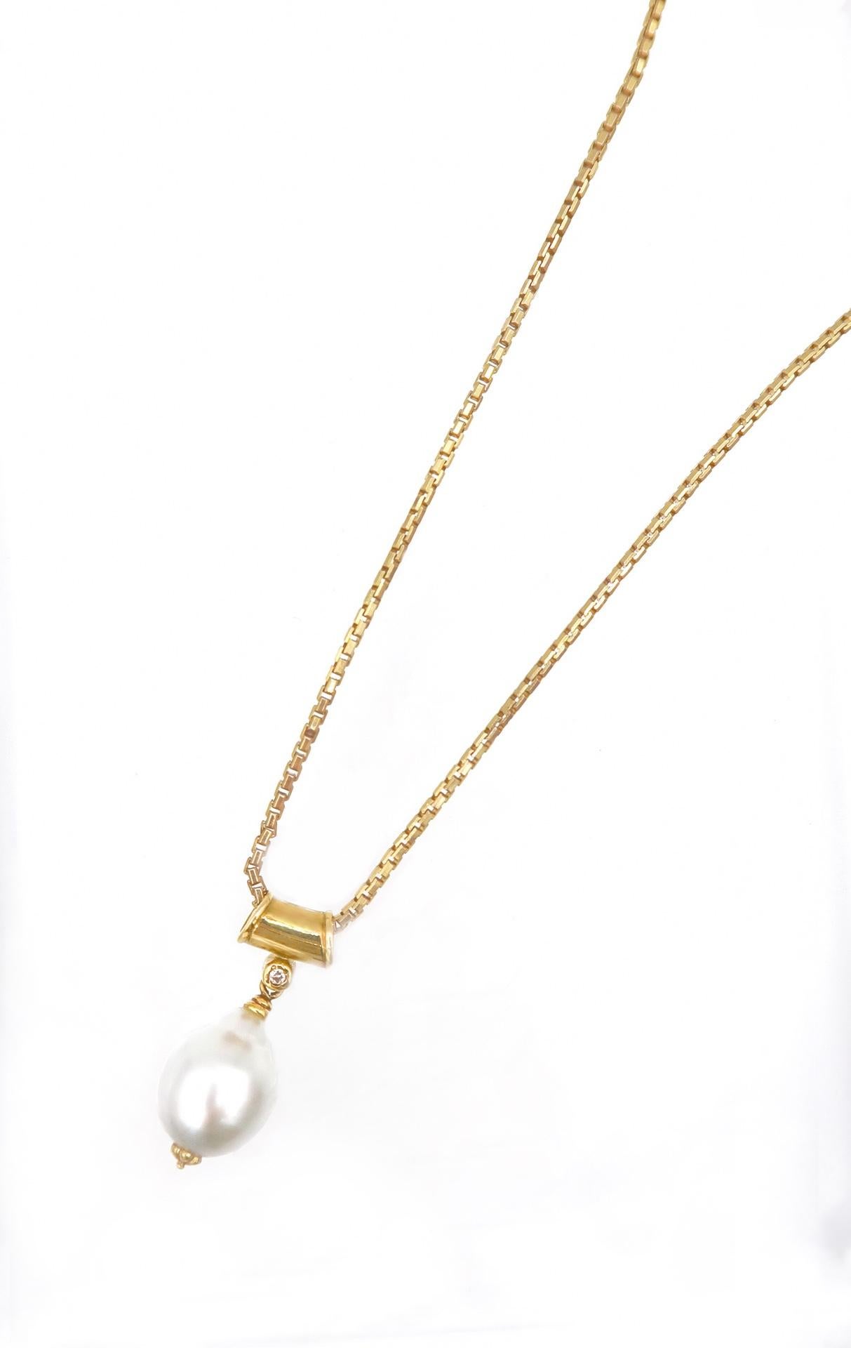 Drop Silvery White South Sea Pearl Diamond Pendant Faceted Box Chain Necklace in 18K Yellow Gold

Pendant
Gold: 18K Yellow Gold, 1.6 g
South Sea Pearl: Silvery White, 11.5 mm x 13.5 mm
Diamond: 0.05 ct

Necklace
Gold: 18K Yellow Gold, 6.0 g
Length:
