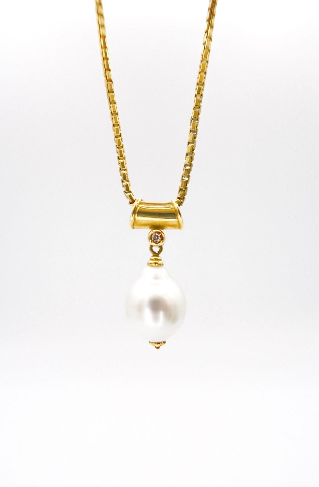 Brilliant Cut Drop Silvery White South Sea Pearl Diamond Pendant Necklace in 18K Yellow Gold For Sale